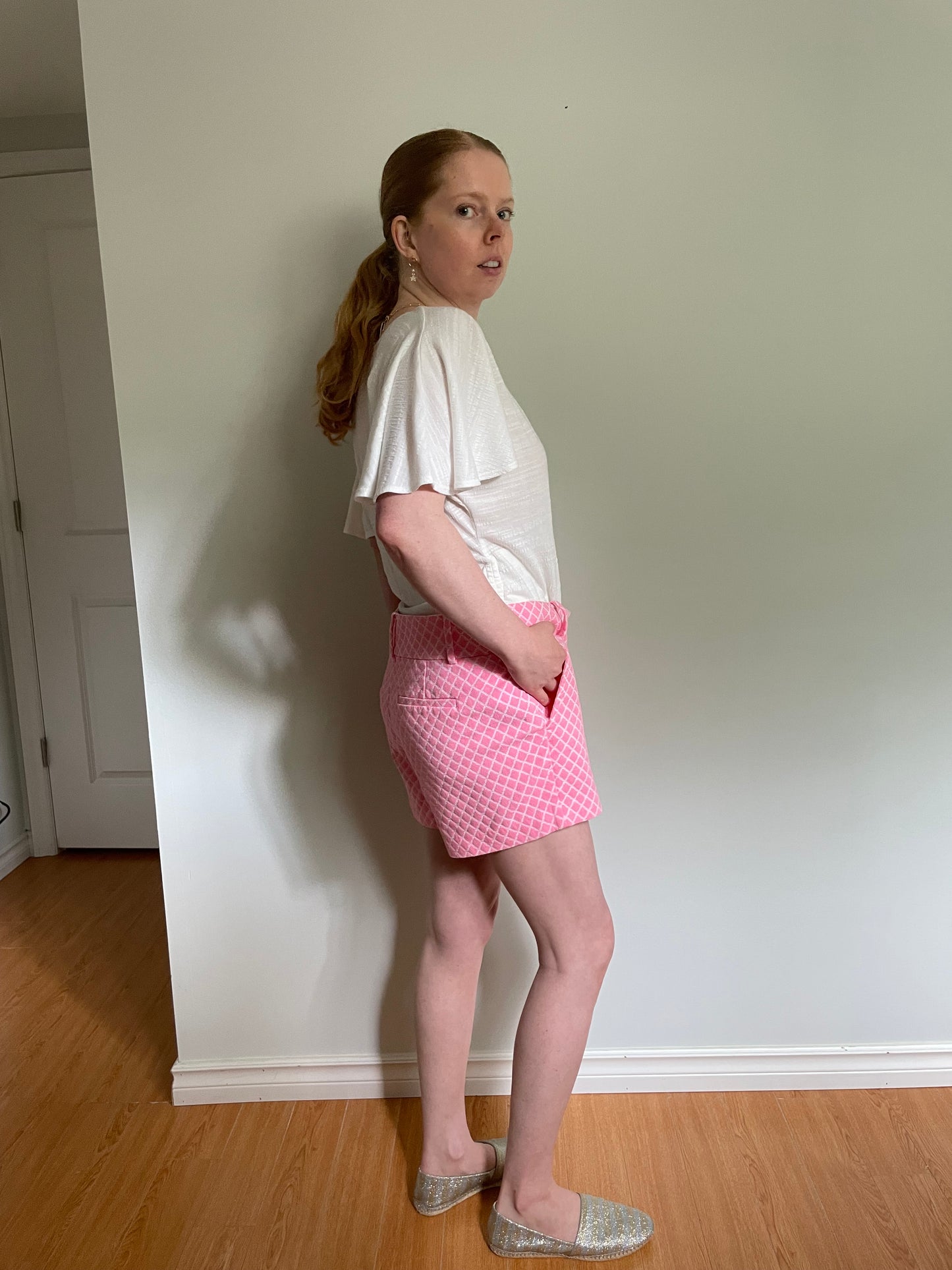 Ann Taylor Pink & White Jacquard Tailored Shorts – Size 8