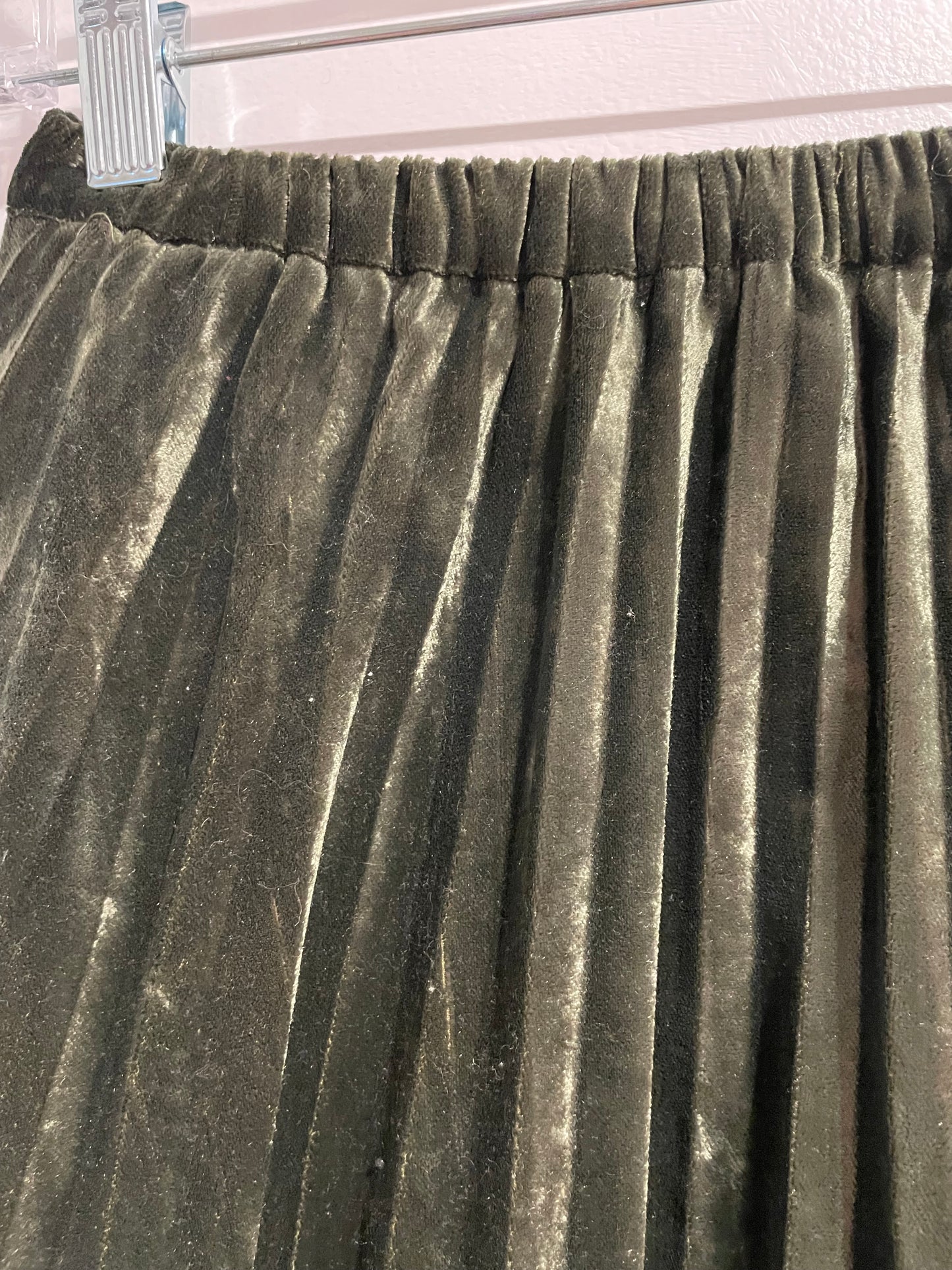 DAZZLE Olive Green Velvet Pleated Skirt – XS/S/M
