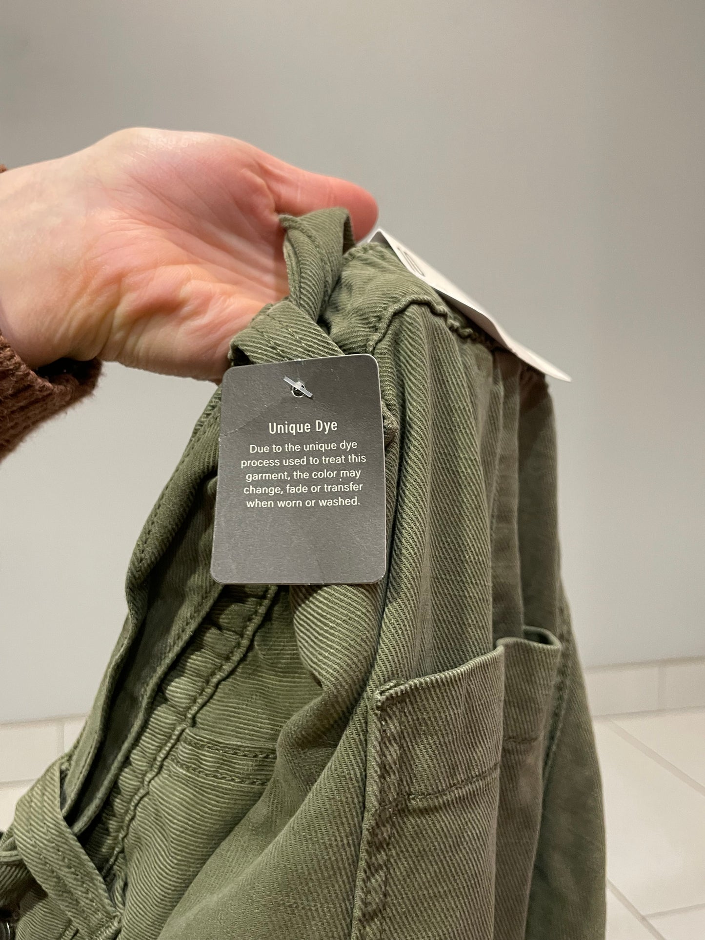 a.n.a Olive Green High-Rise Tapered Cargo Pants NWT – Size 10