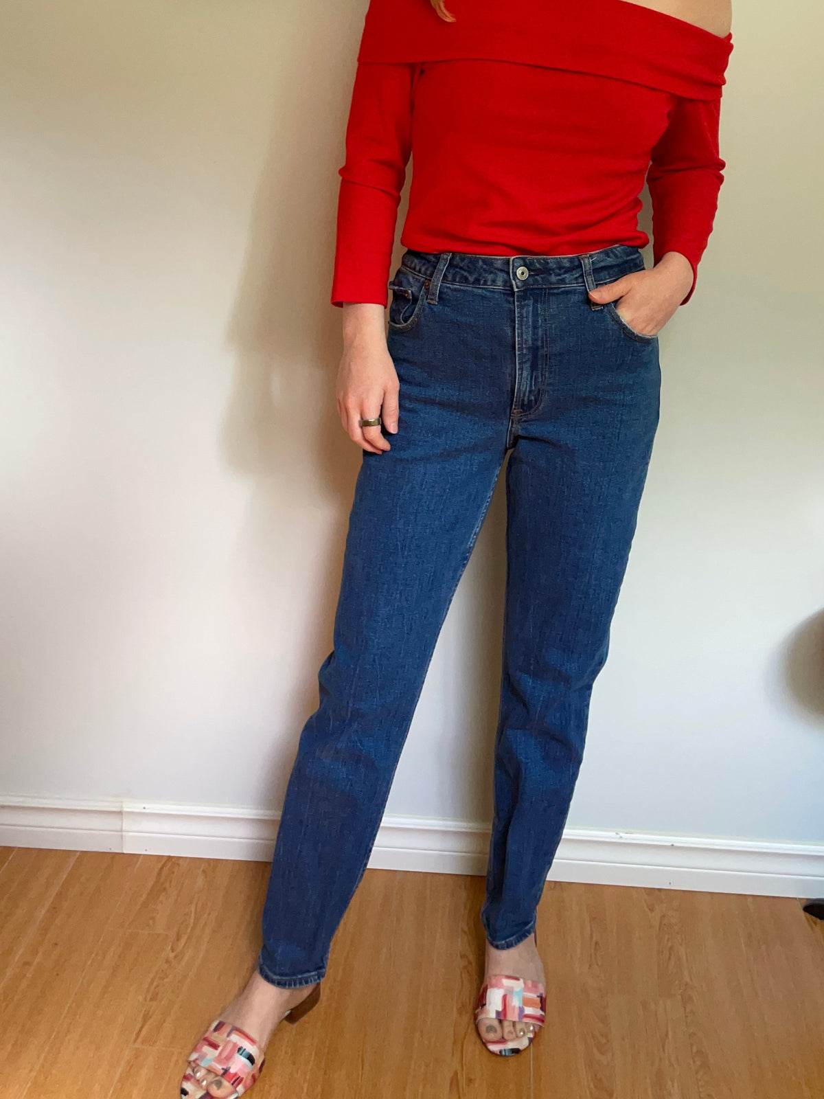 Abercrombie & Fitch Medium Wash Curve Love High Rise Mom Jeans – 27/4 Long