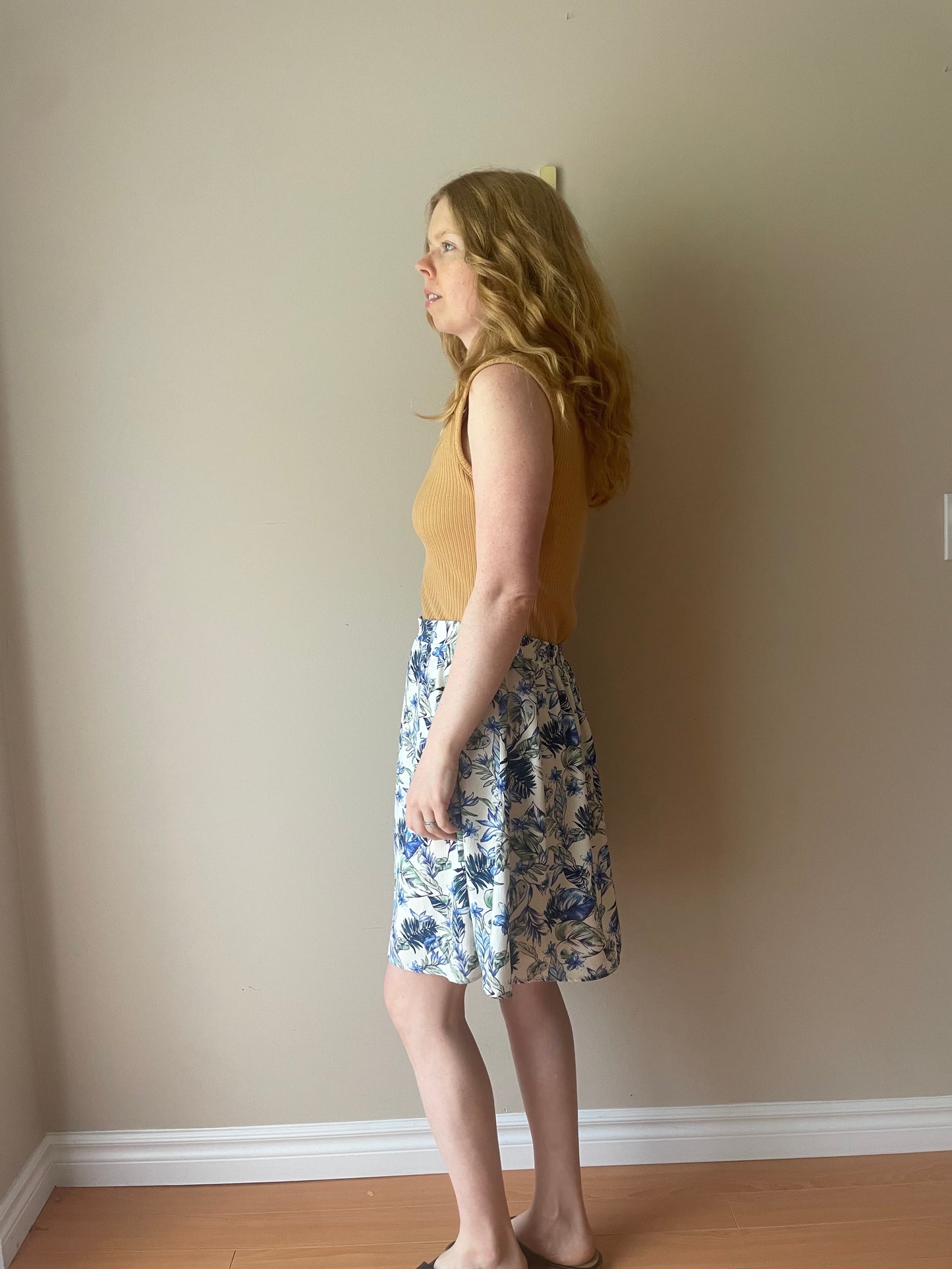 Skies Are Blue White & Blue Tropical Print Pleated Skirt – S/M