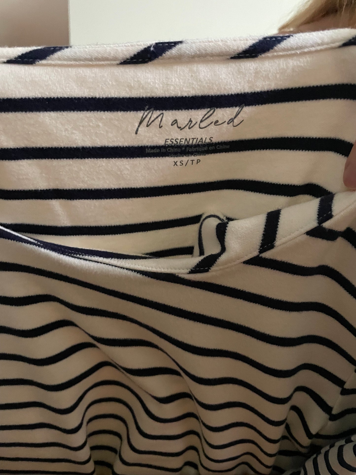 Marled Essentials Cream & Navy Striped Stretch Tee – XS/S
