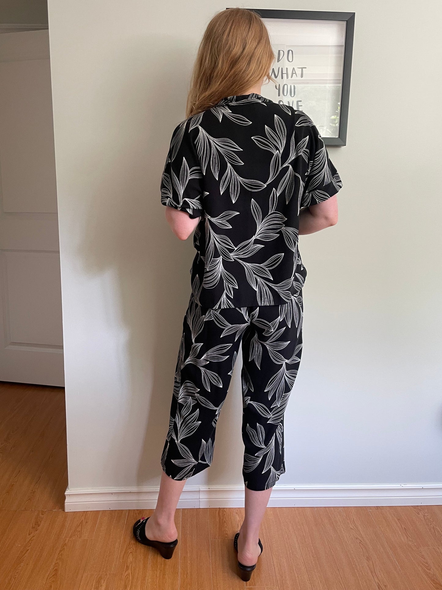 Nicole Miller New York Black & White Leaf Print Rayon Set – Size Small