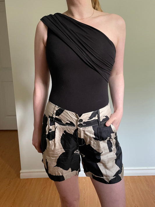 Club Monaco Black & Champagne Floral Silk Shorts – Size 2