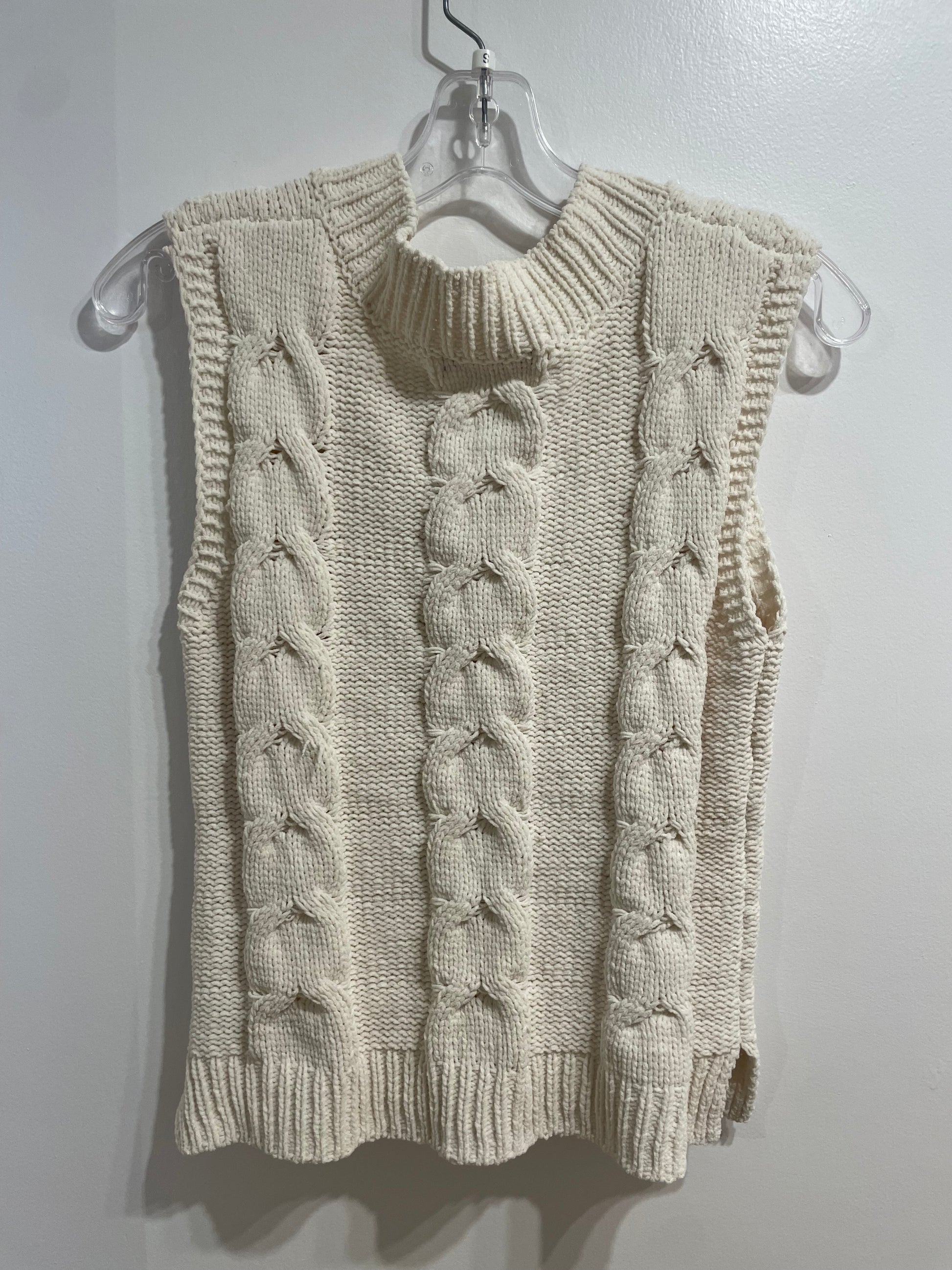 Moon & Madison Cream Cable Knit Sleeveless Sweater Vest – Small - Le Prix Fashion & Consulting