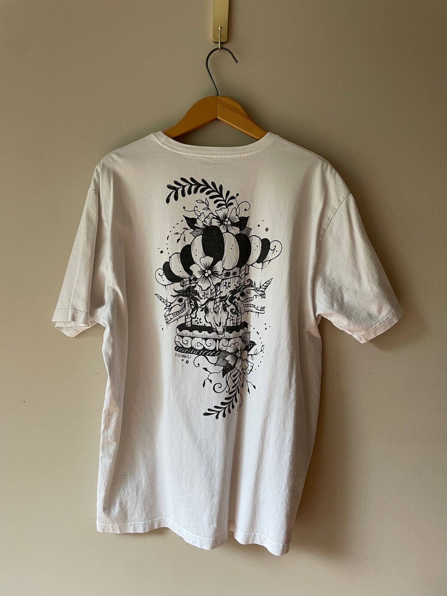 Ginger White Graphic Culture T-Shirt – Size XL