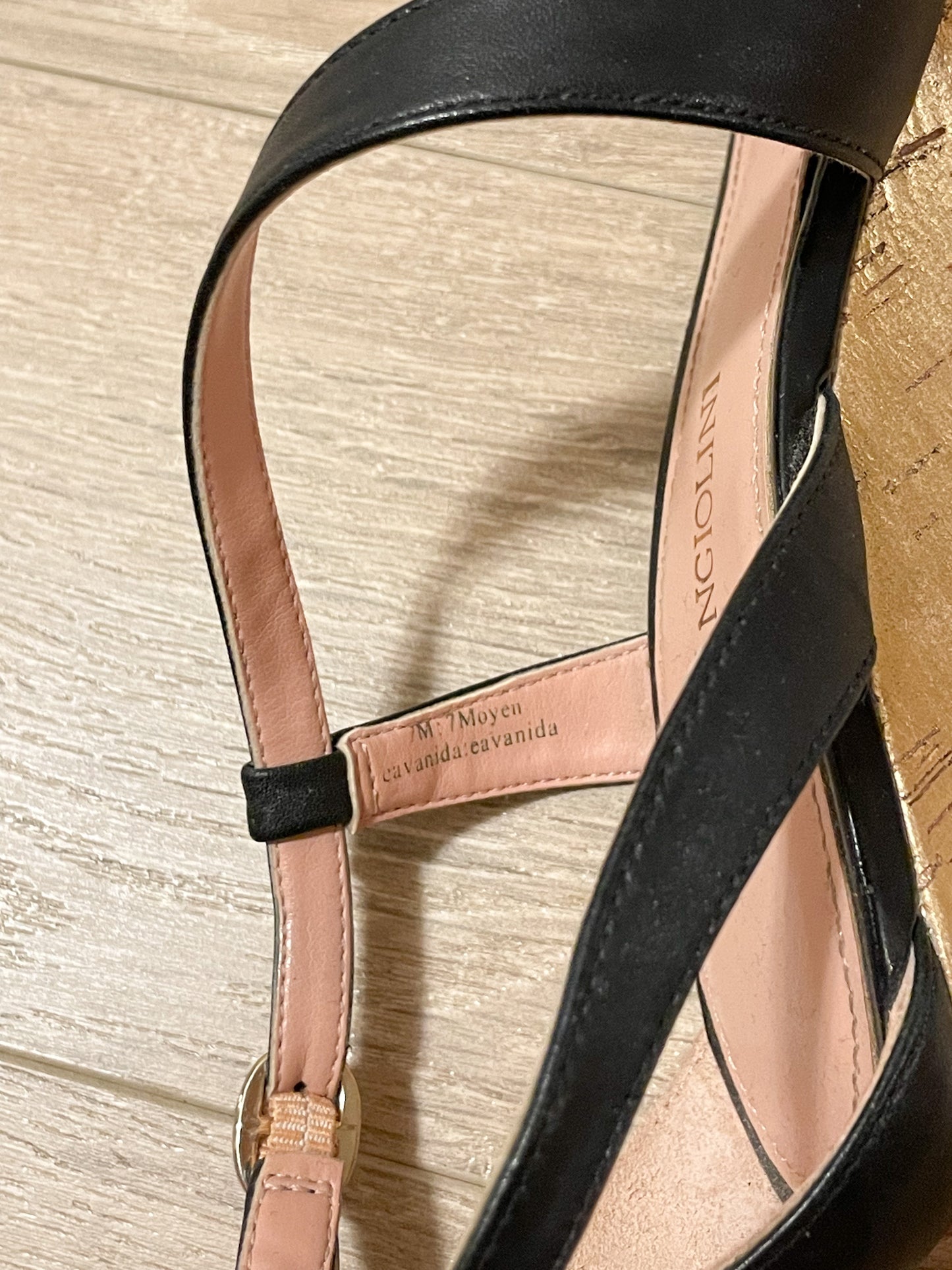 Enzo Angiolini Black Leather Strappy Sandals with Gold Wedge – Size 7.5