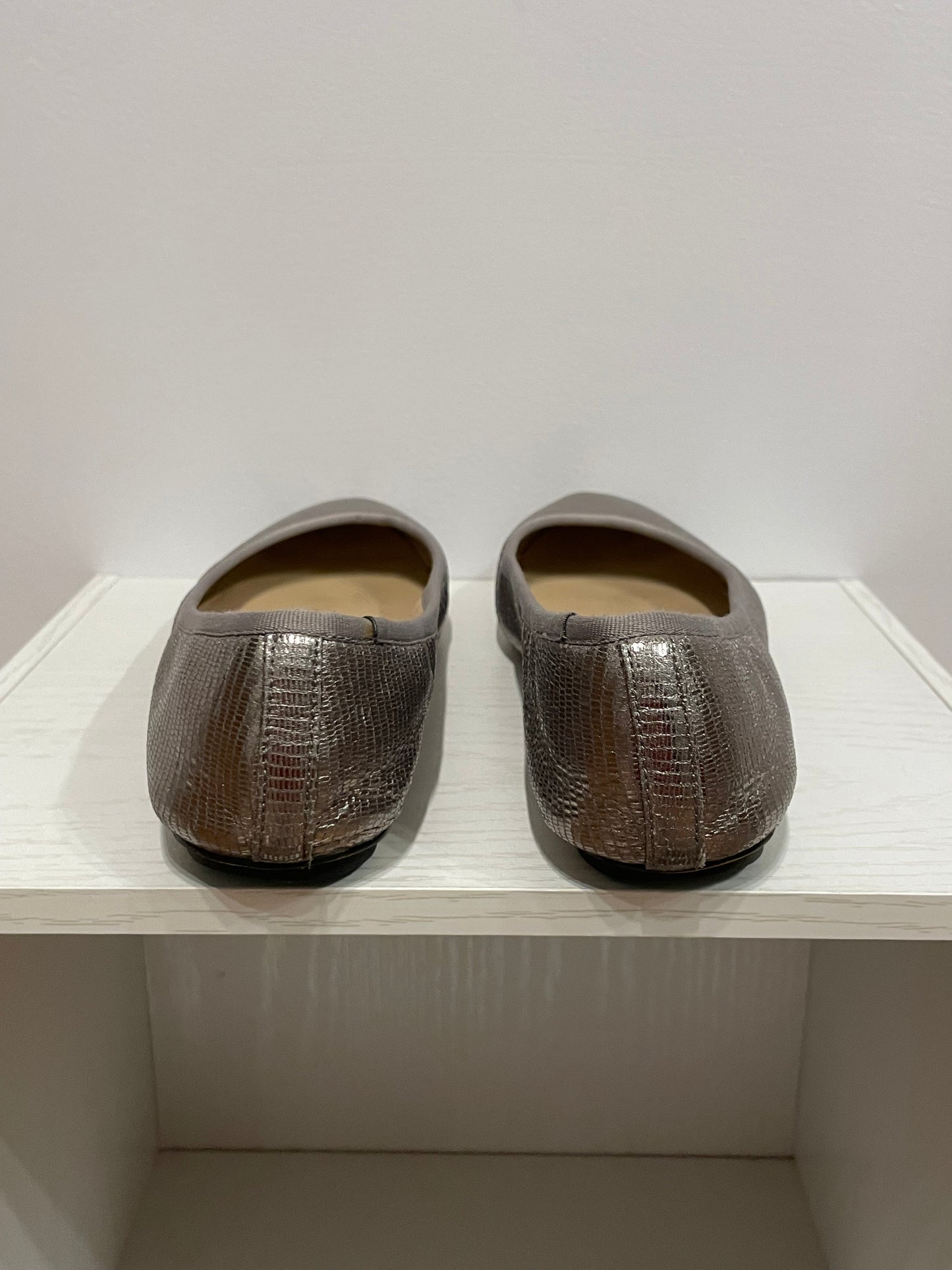 Karl Lagerfeld Paris Metallic Taupe Ballet Flats – Size 7