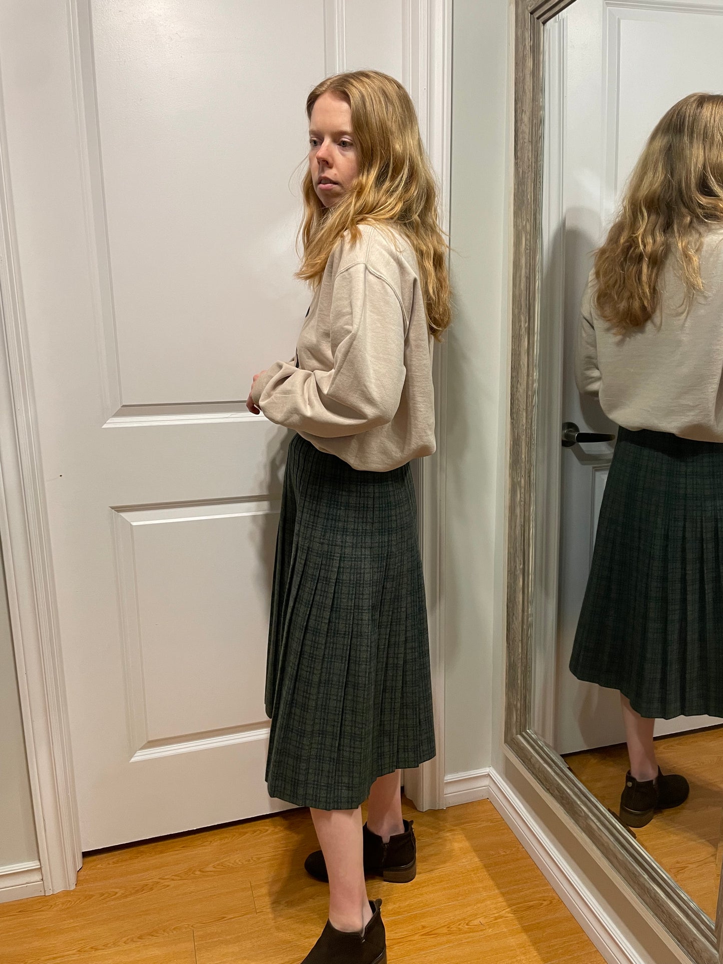 Upcycled Beige Graphic Audrey Hepburn Fleece Lined Crew Neck Sweater - S/M