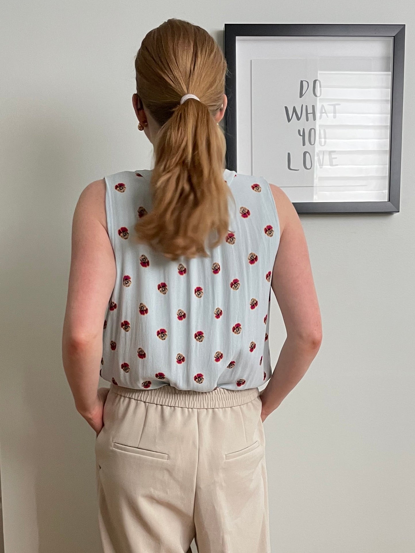 BABATON Aritzia Light Blue Floral Sleeveless Blouse – Size Large