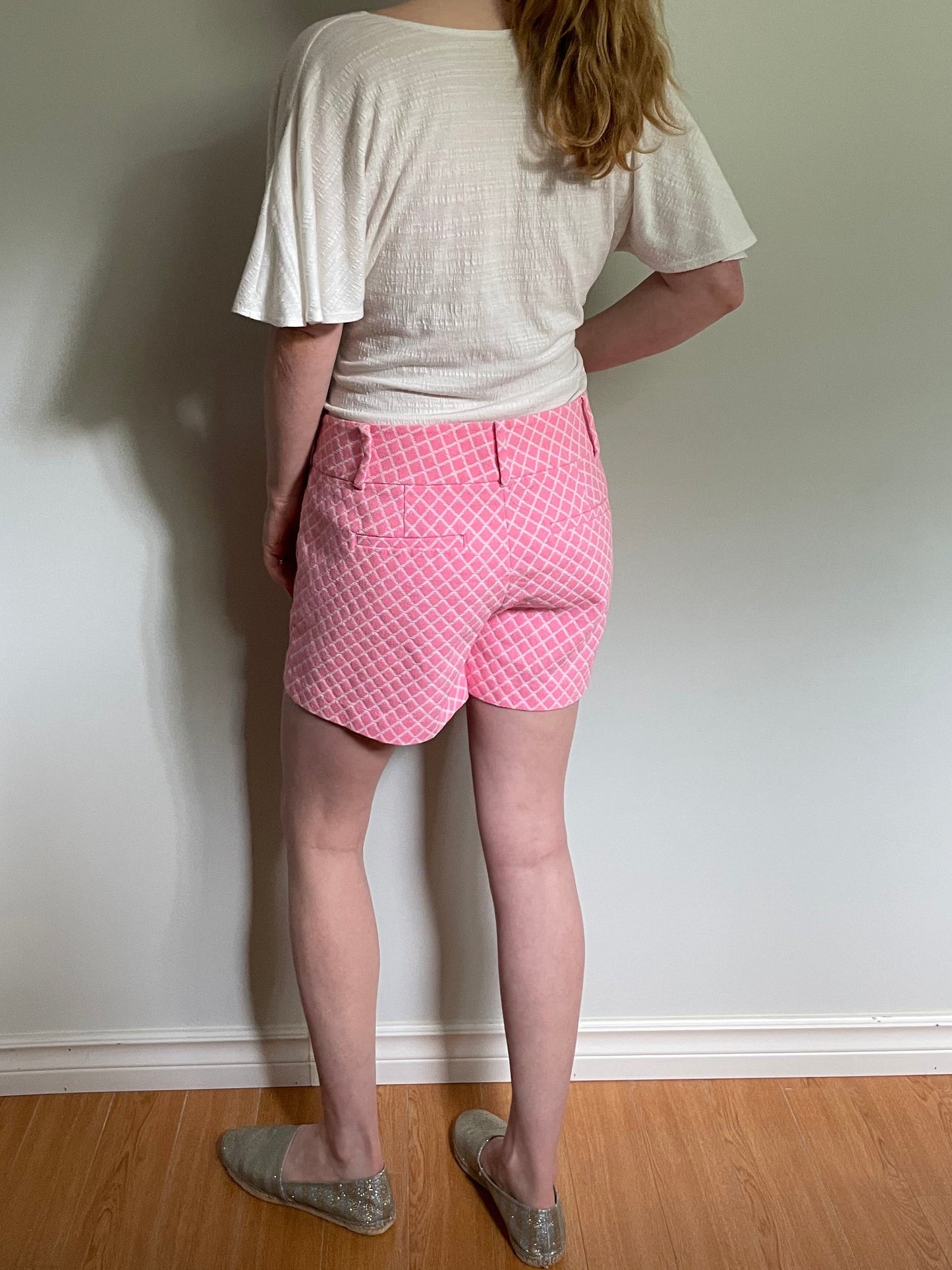 Ann Taylor Pink & White Jacquard Tailored Shorts – Size 8