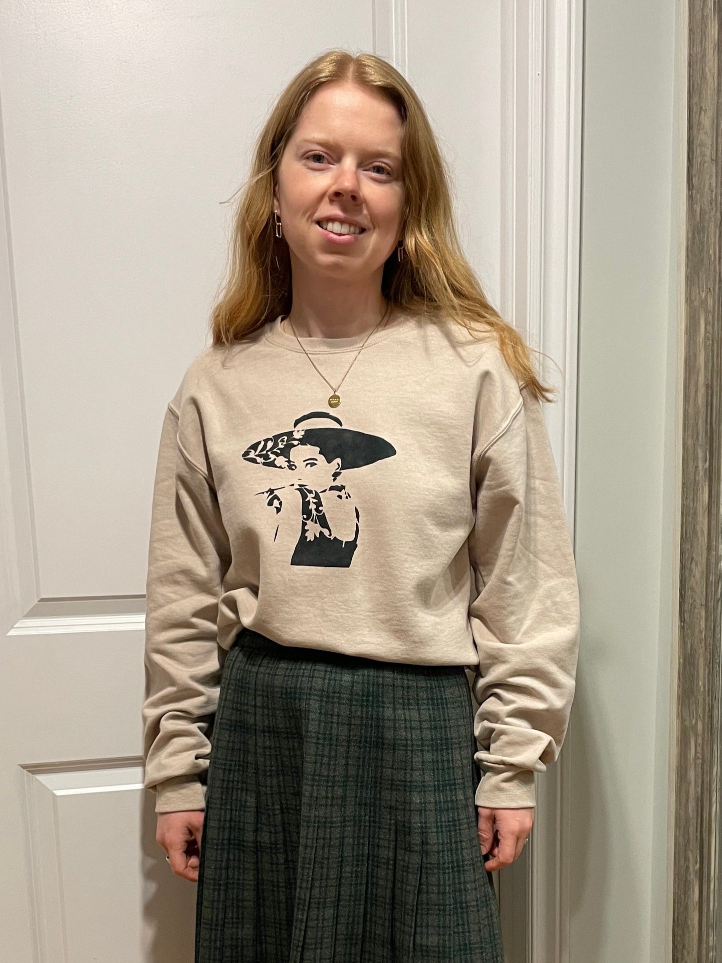 Upcycled Beige Graphic Audrey Hepburn Fleece Lined Crew Neck Sweater - S/M