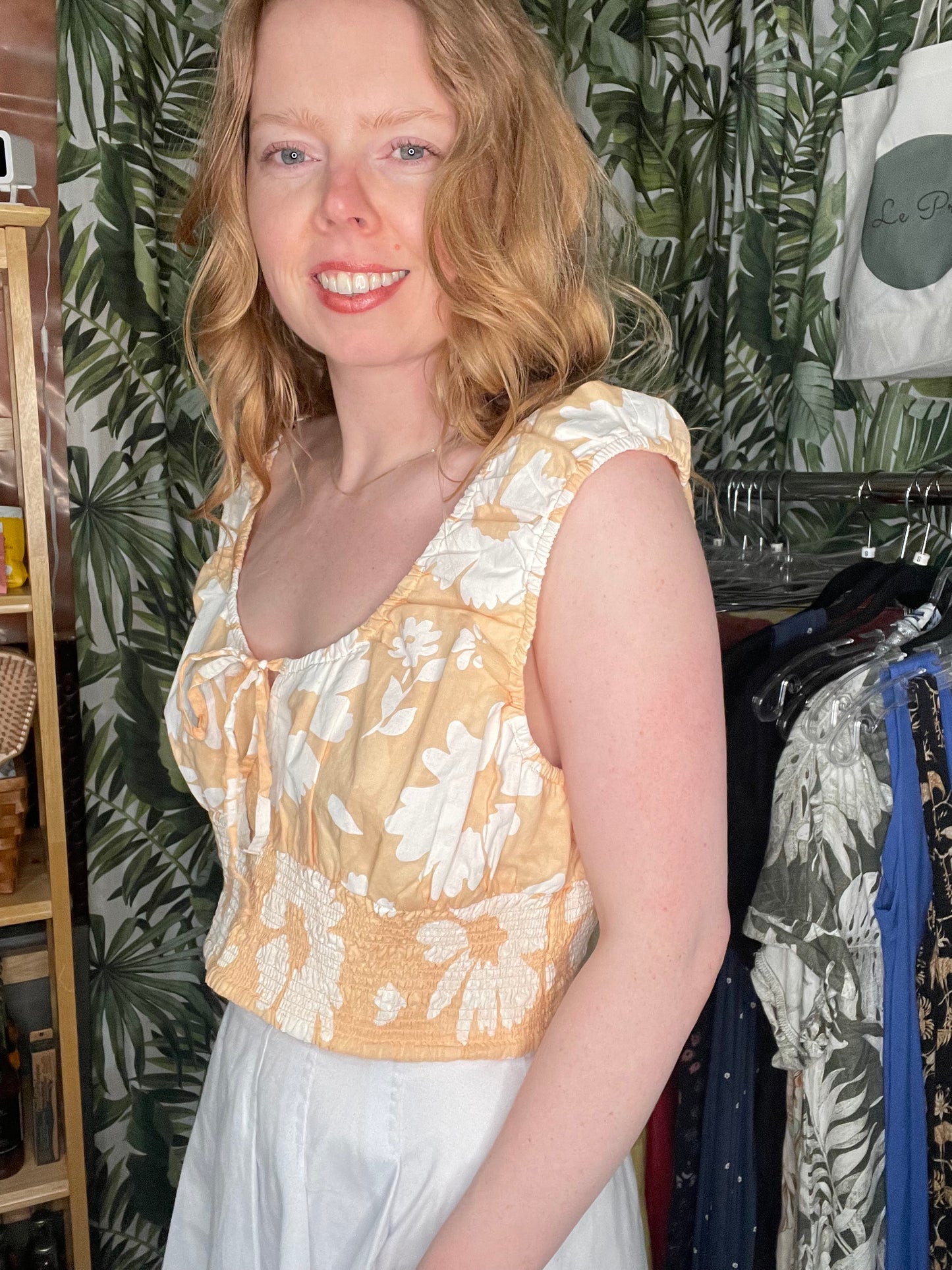 American Eagle Peach & White Floral Smocked Cotton Crop Top – XL