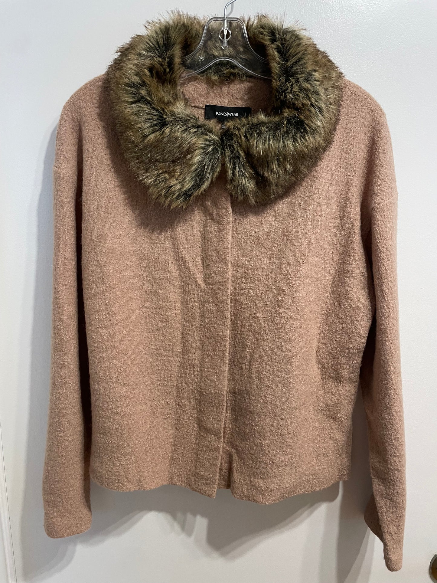 Jones Wear Camel Wool Jacket with Detachable Faux Fur Collar NWT  – Medium - Le Prix Fashion & Consulting