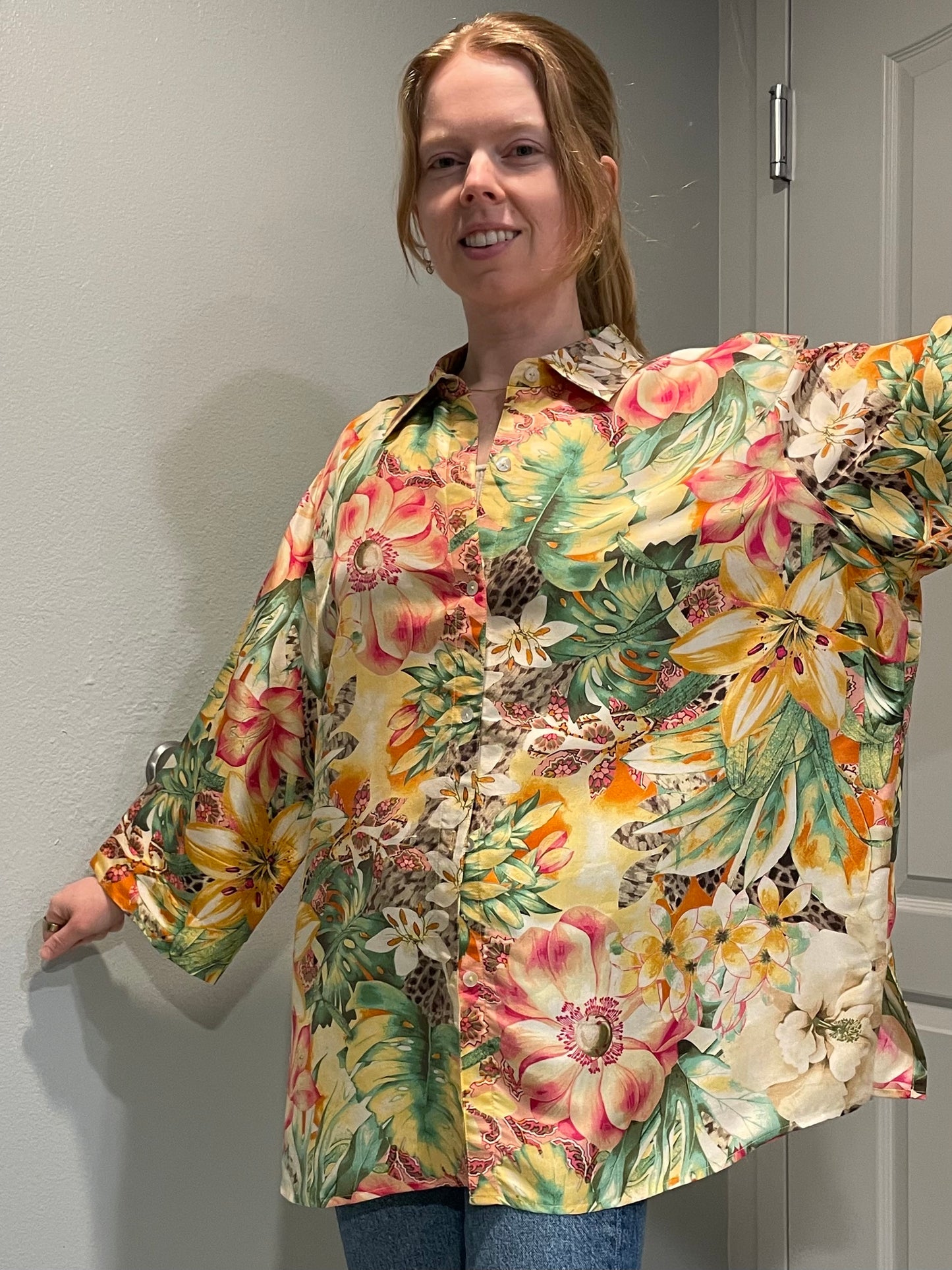 C.l.o.t.h.e.s. Woman Floral Silk Button-Up Shirt – 2X