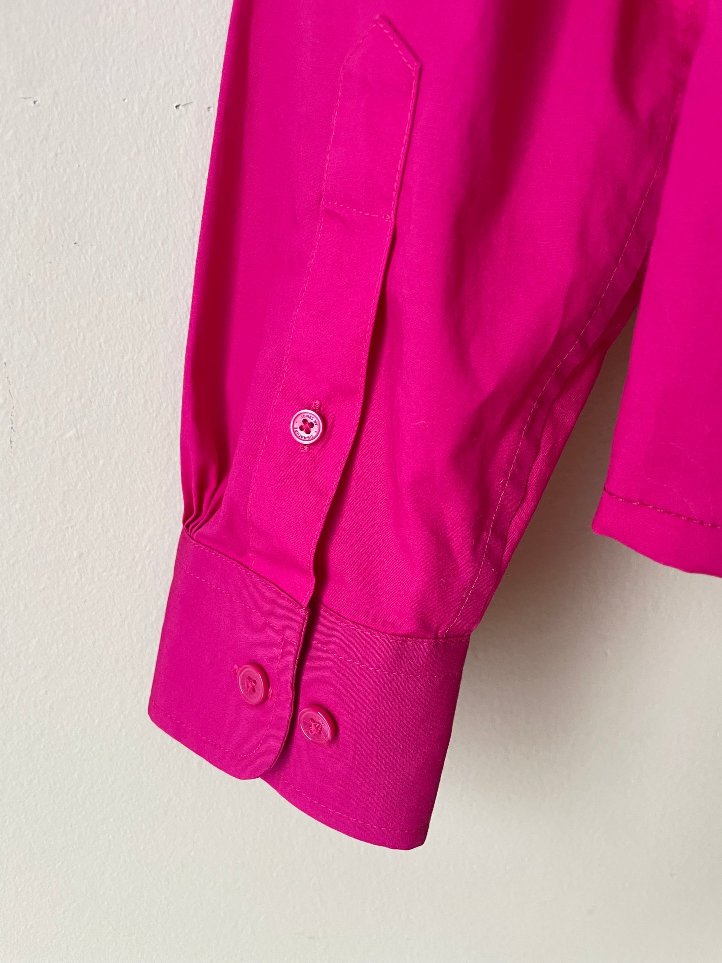 Jones New York Hot Pink Easy Care Stretch Cotton Cropped Button Up Shirt - Medium