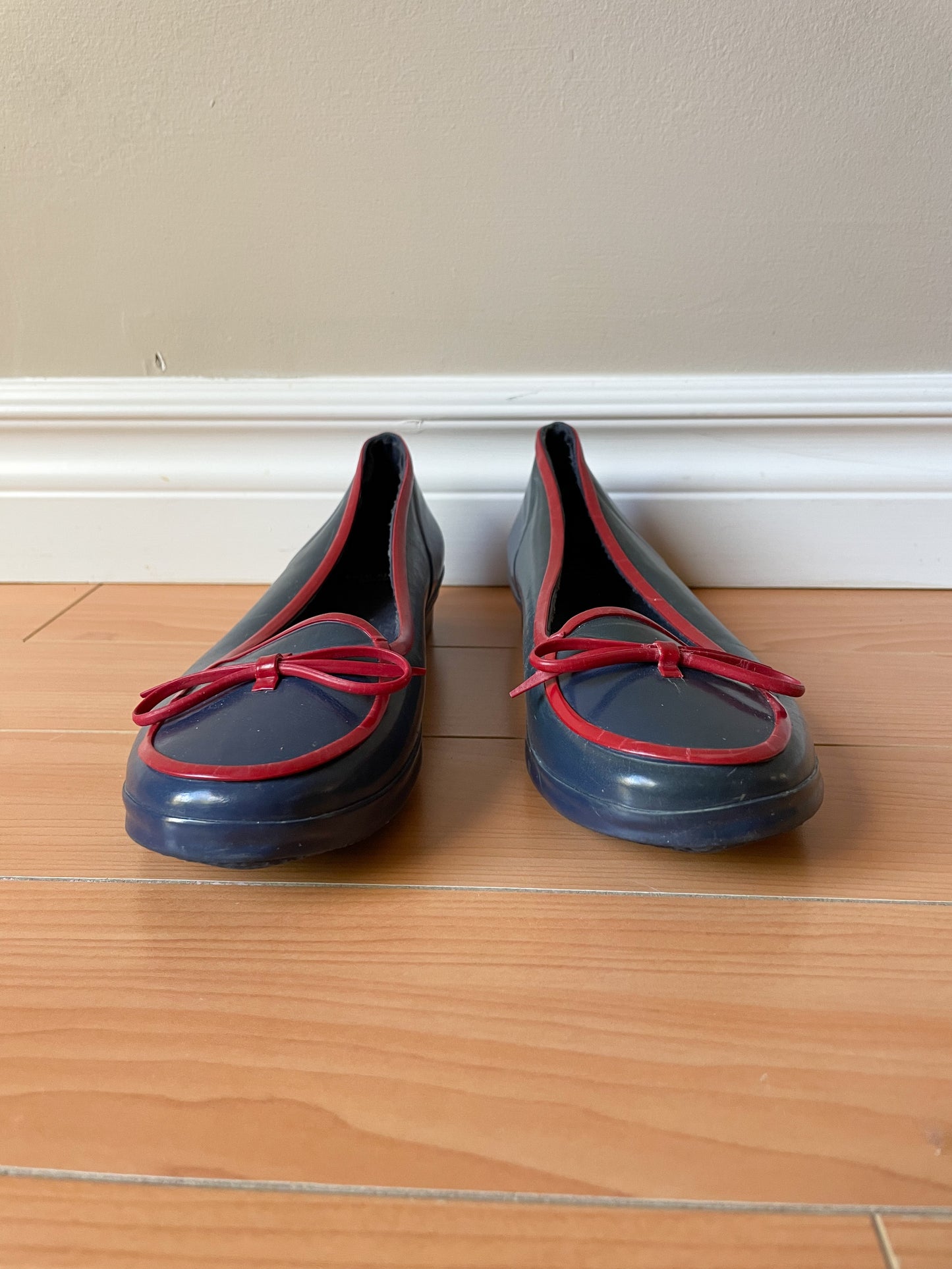 Kate Spade Navy Red Bow Rubber Rain Loafer Shoes - Size 7