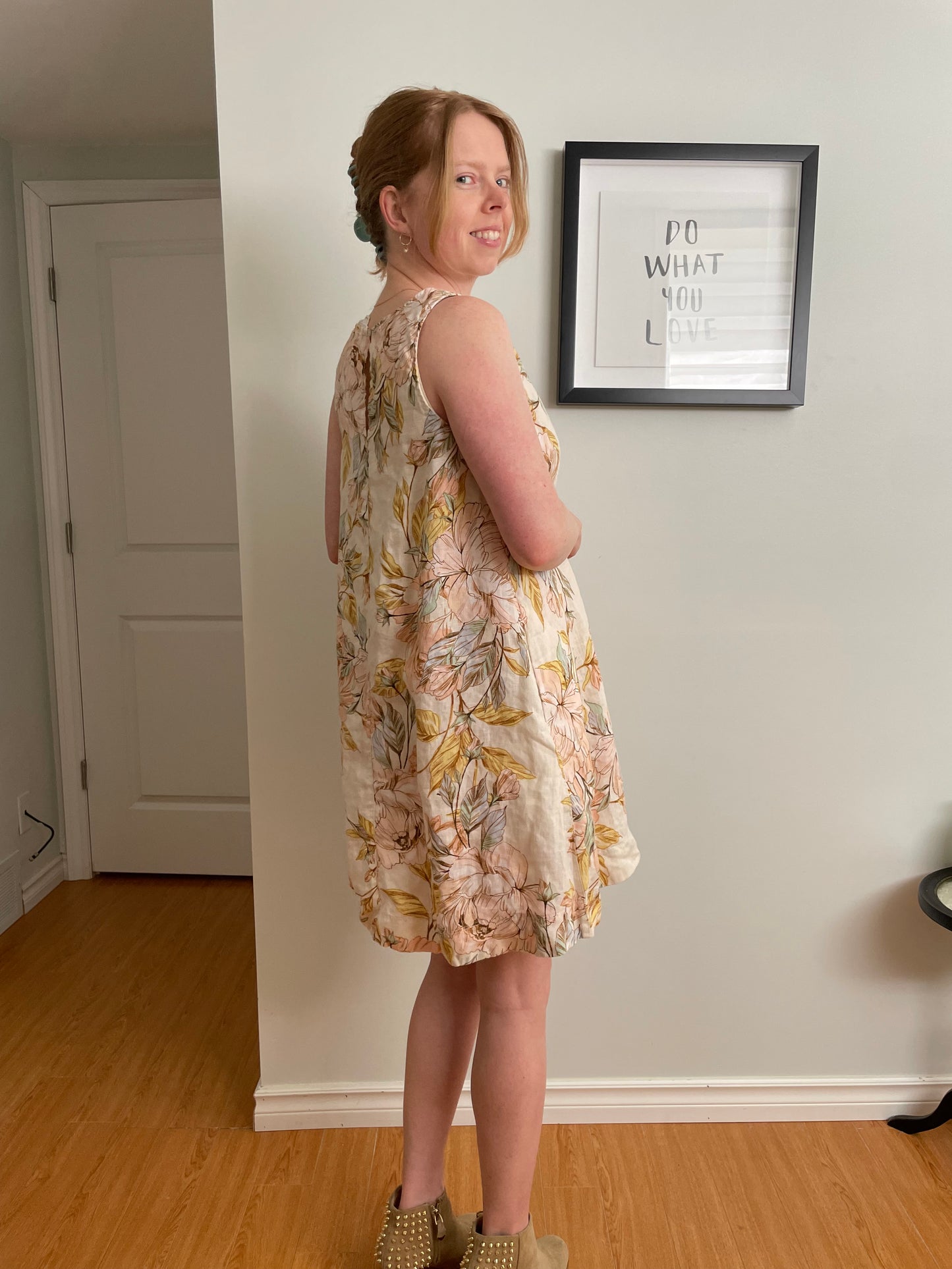 Nicole Miller Cream Floral 100% Linen Sleeveless Shift Dress - Small