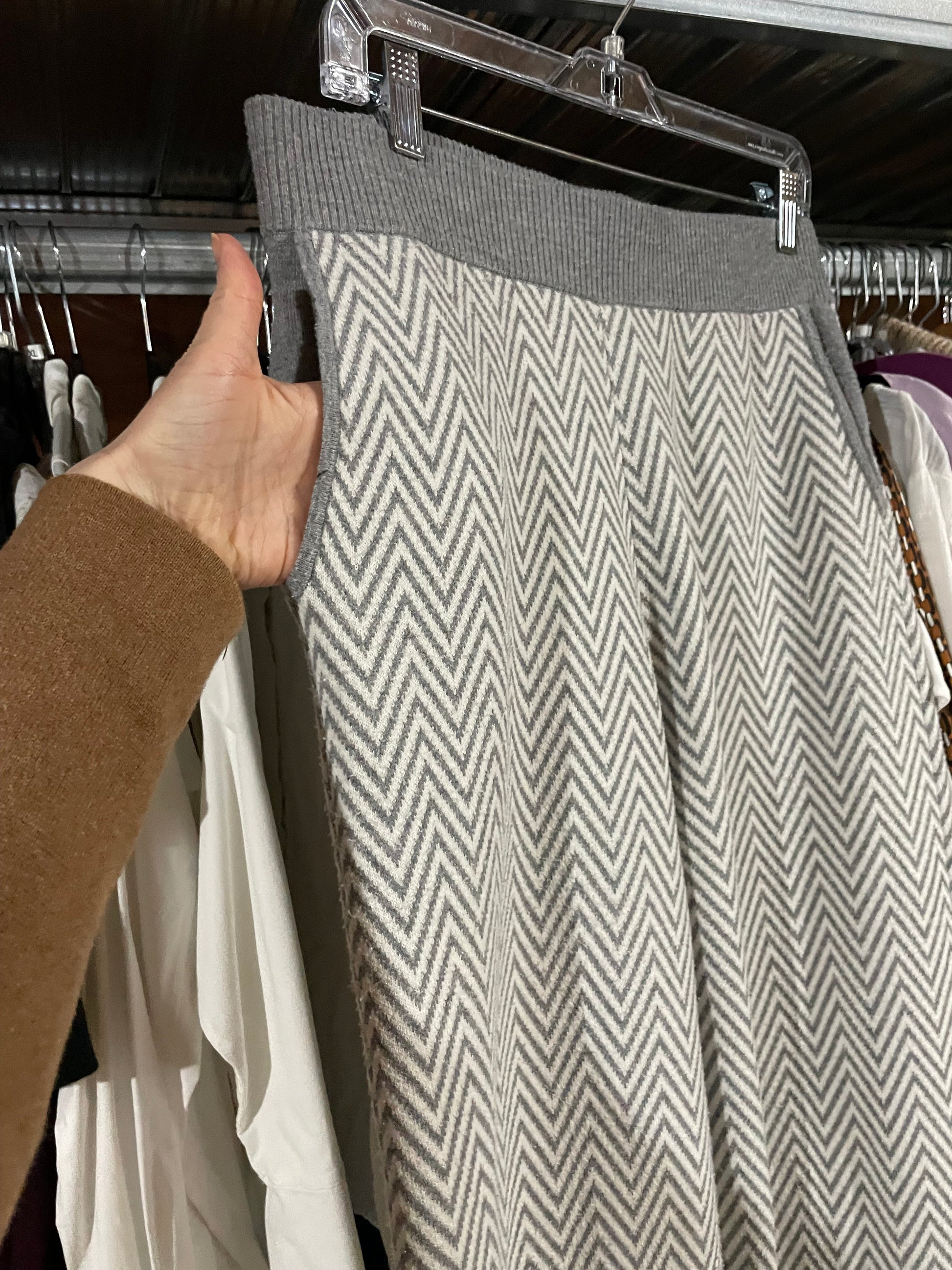 Emproved Grey & Cream Chevron Knit Wide Leg Pants – Size Medium - Le Prix Fashion & Consulting