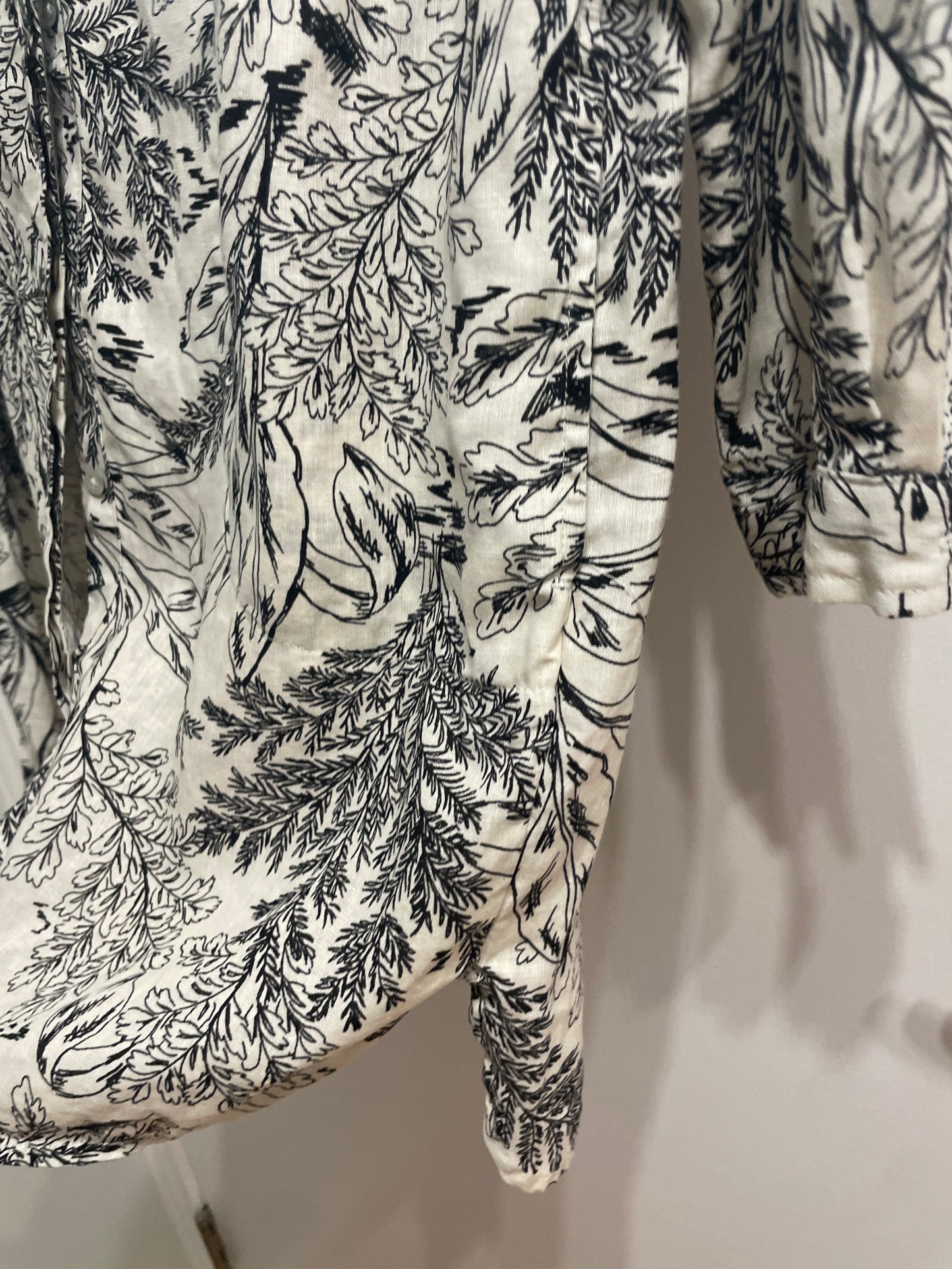 Tahari Black & Ivory Linen Tunic Shirt - Size Small