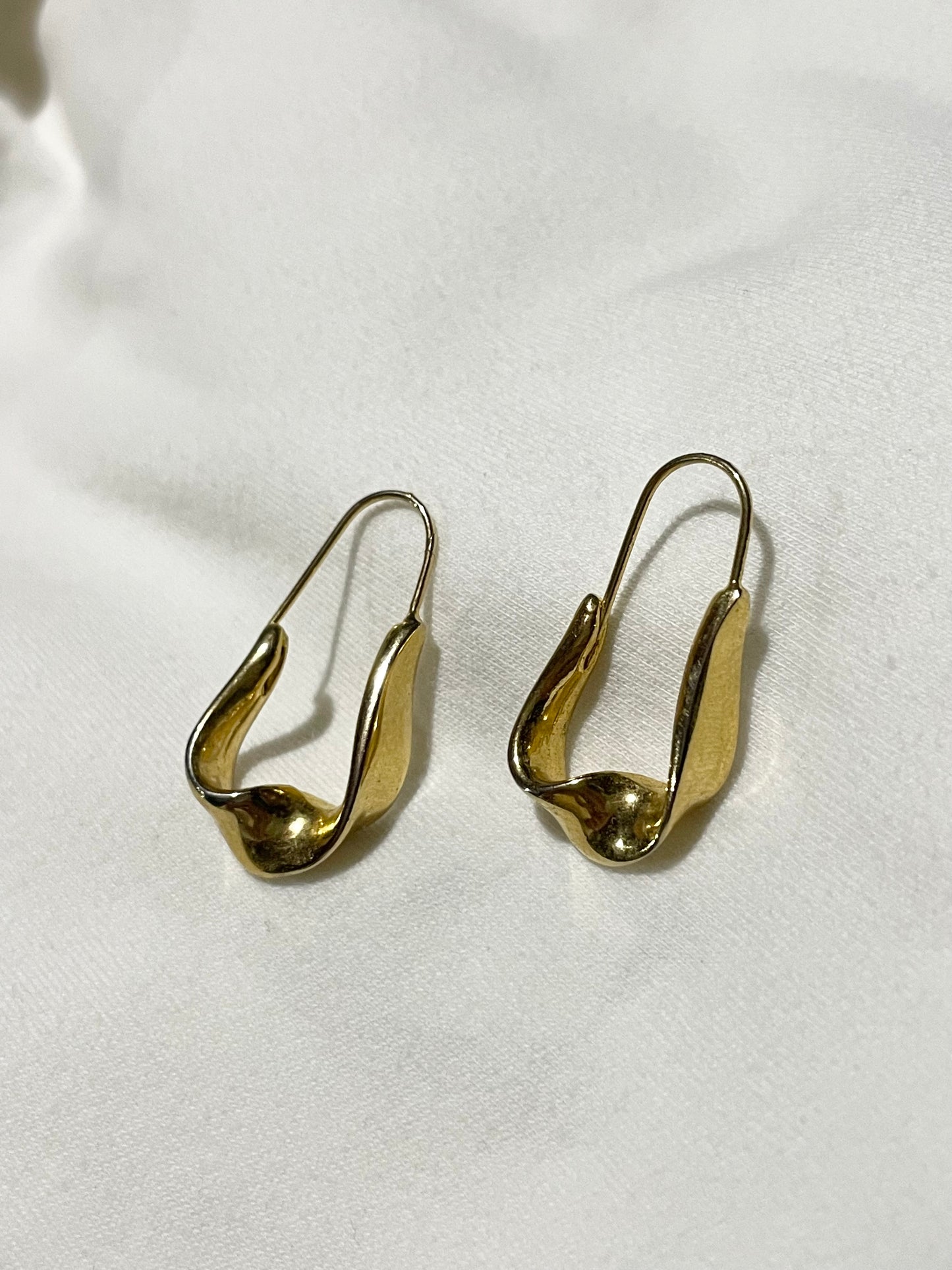 Gold Tone Sculptural Teardrop Drop Earrings