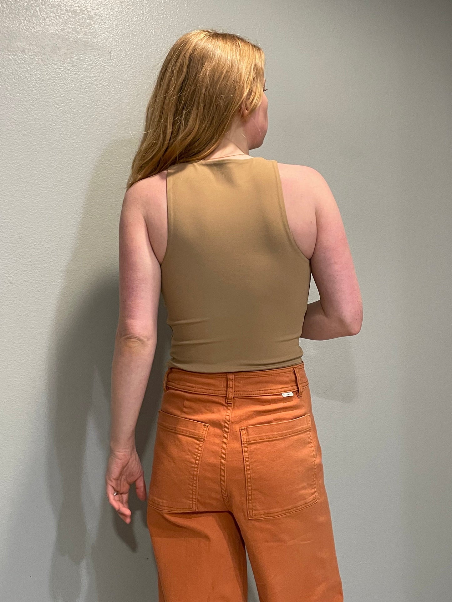 Express Body Contour Tan Sleeveless High-Neck Tank – Small