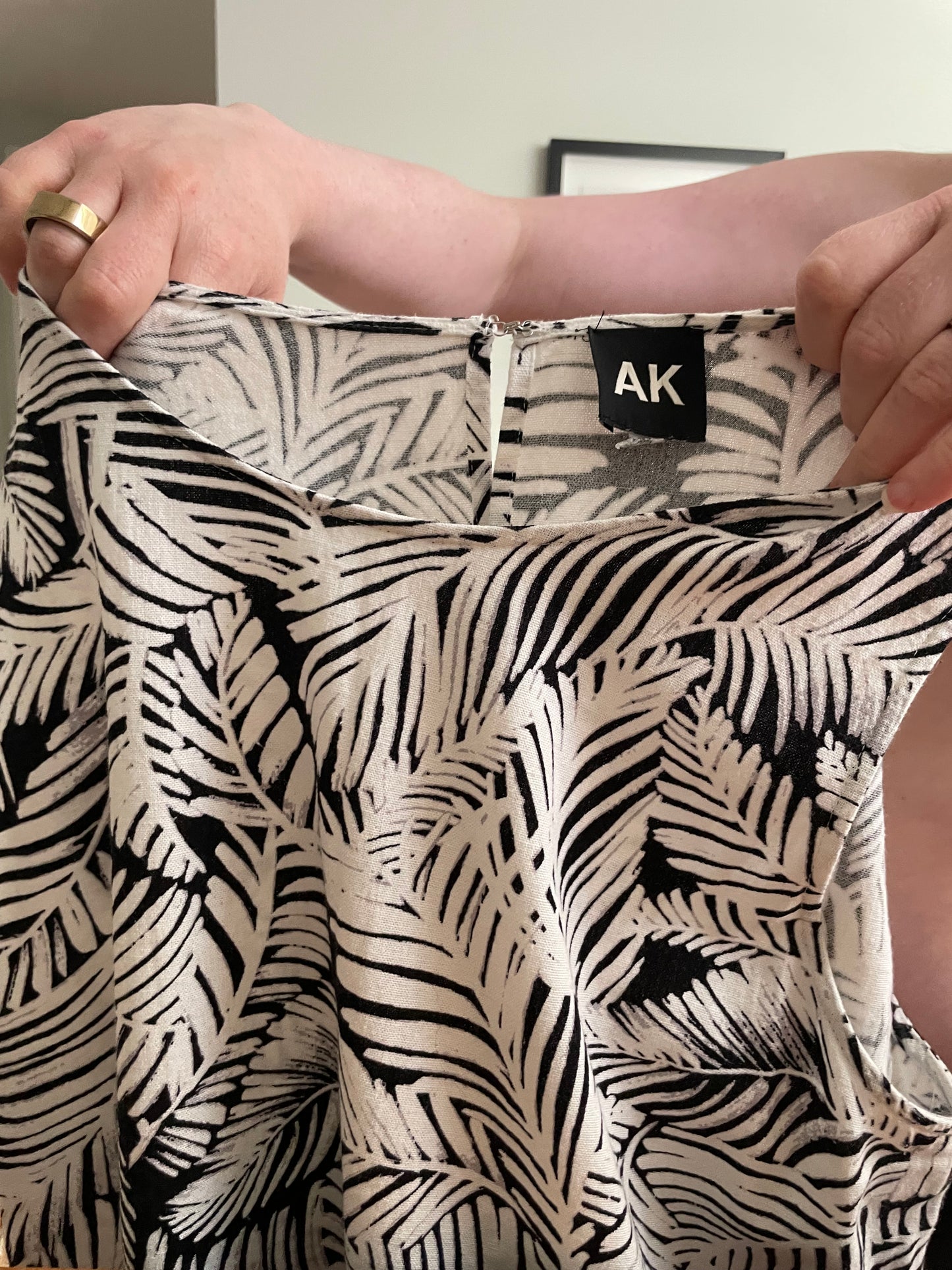 AK – Black & Ivory Palm Print Linen-Blend Shift Dress - Medium