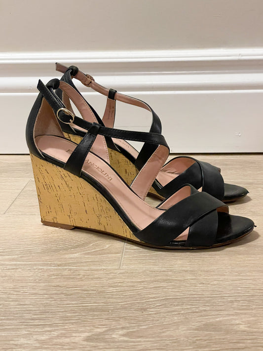 Enzo Angiolini Black Leather Strappy Sandals with Gold Wedge – Size 7.5