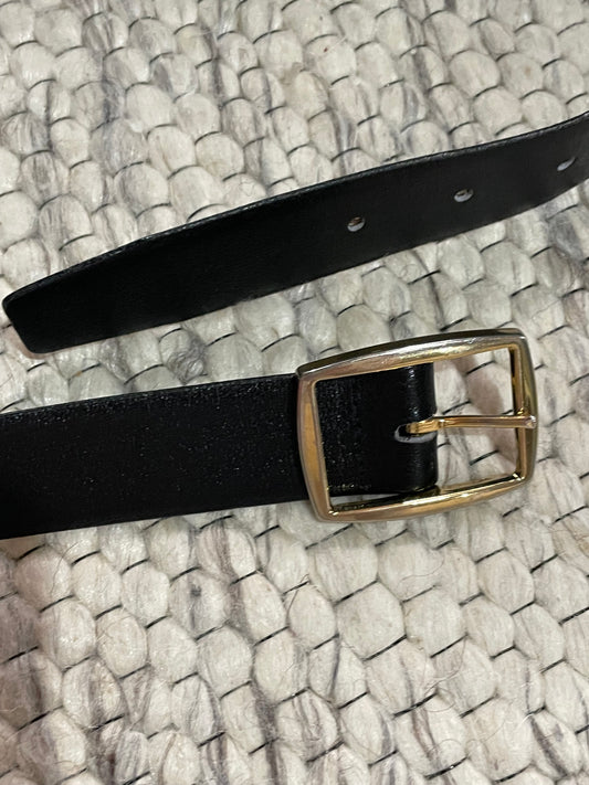 Black Italian Leather Belt with Gold-Tone Buckle – M/L
