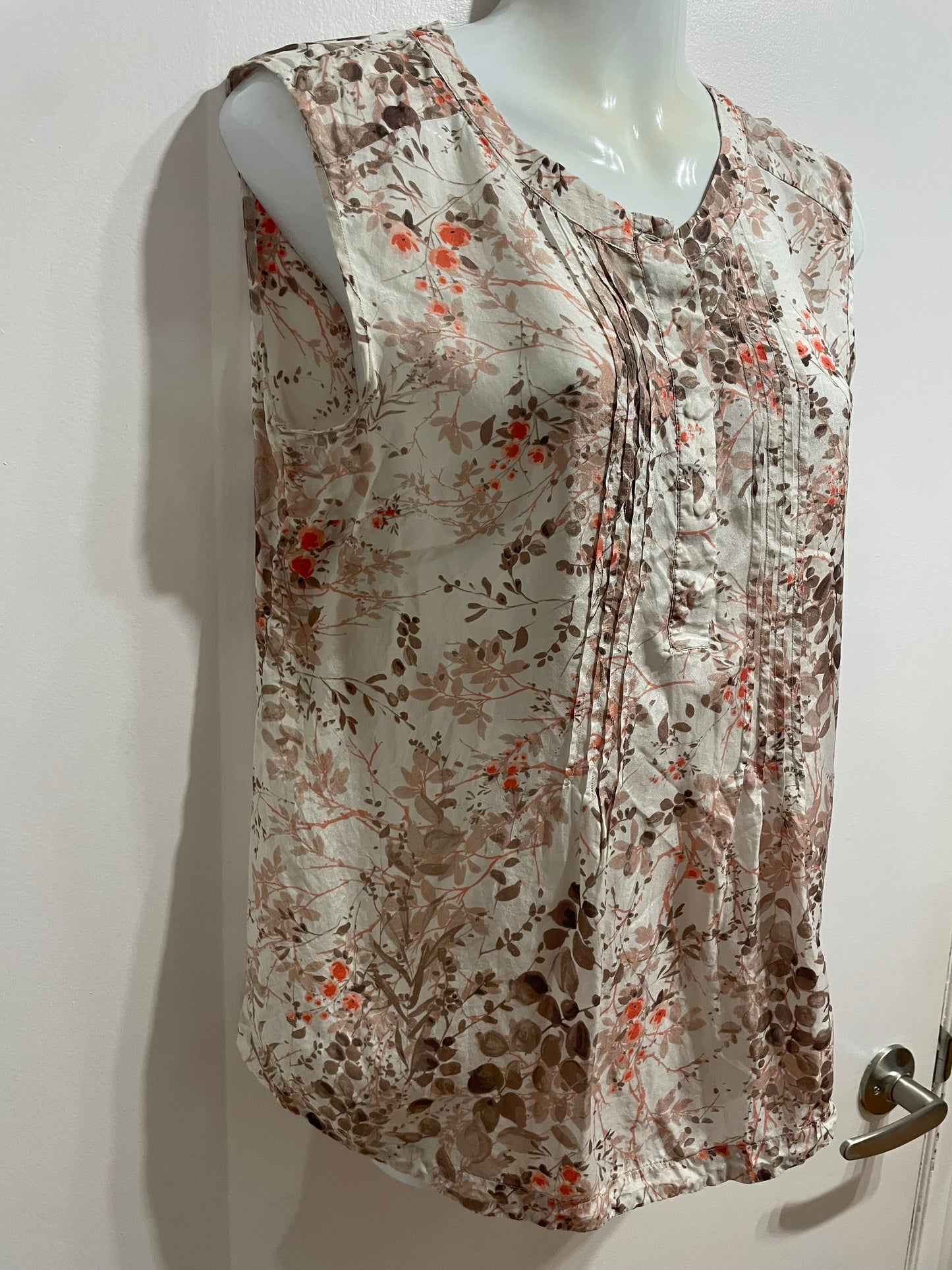 Massimo Dutti Cream Floral 100% Silk Sleeveless Button Front Blouse - Medium