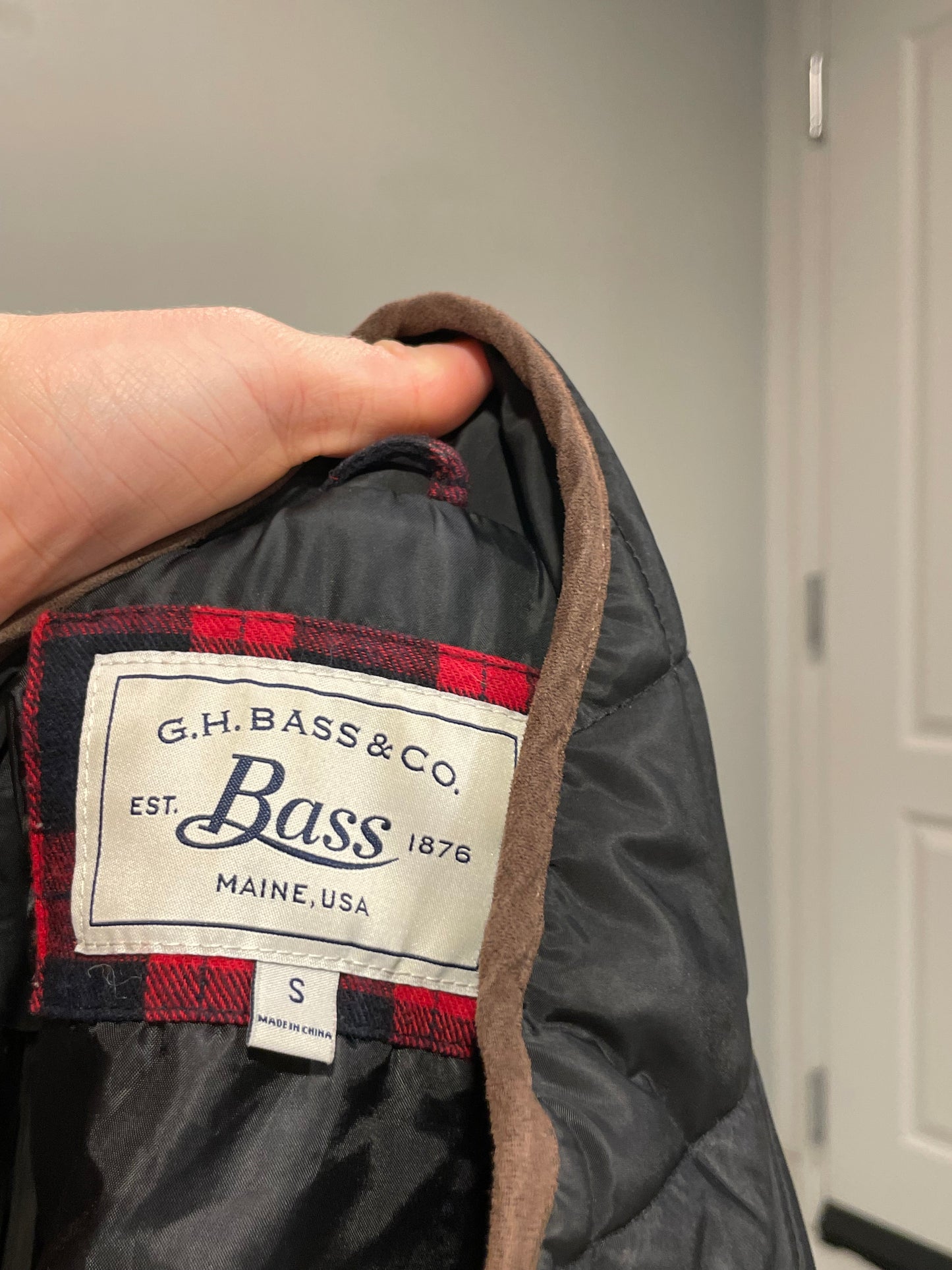 G.H. Bass Black Quilted Field Vest with Brown Trim – Small