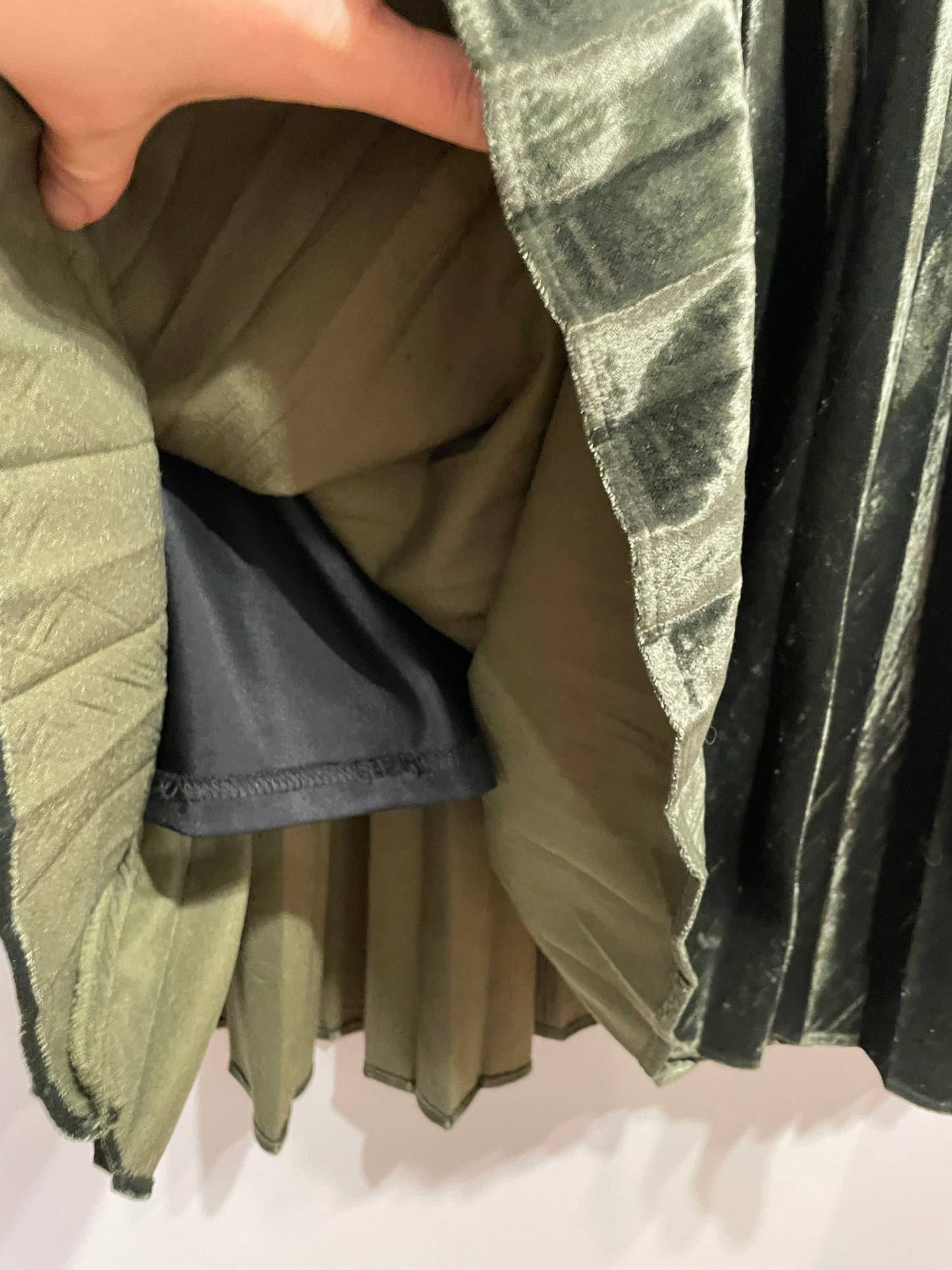 DAZZLE Olive Green Velvet Pleated Skirt – XS/S/M