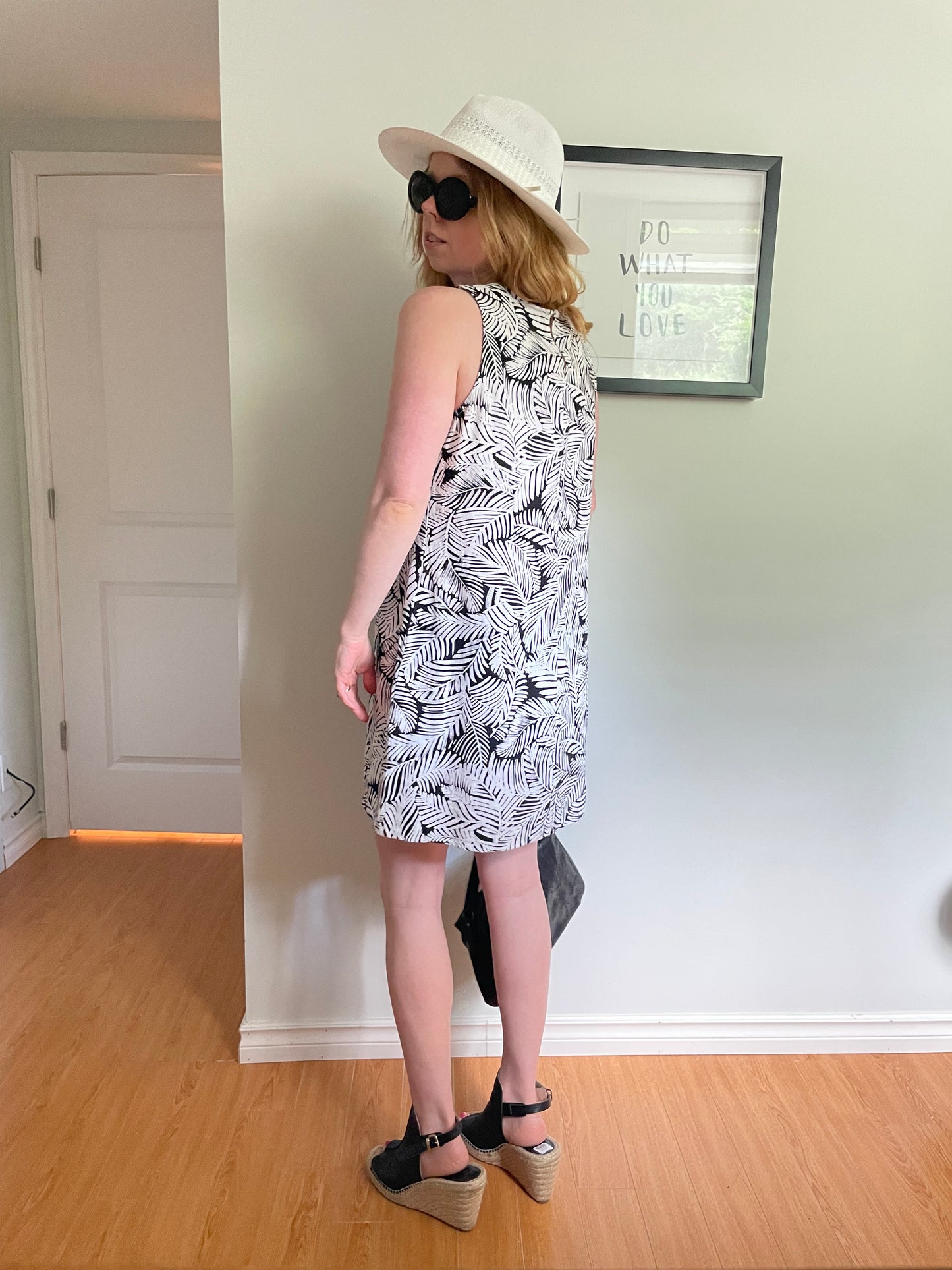 AK – Black & Ivory Palm Print Linen-Blend Shift Dress - Medium