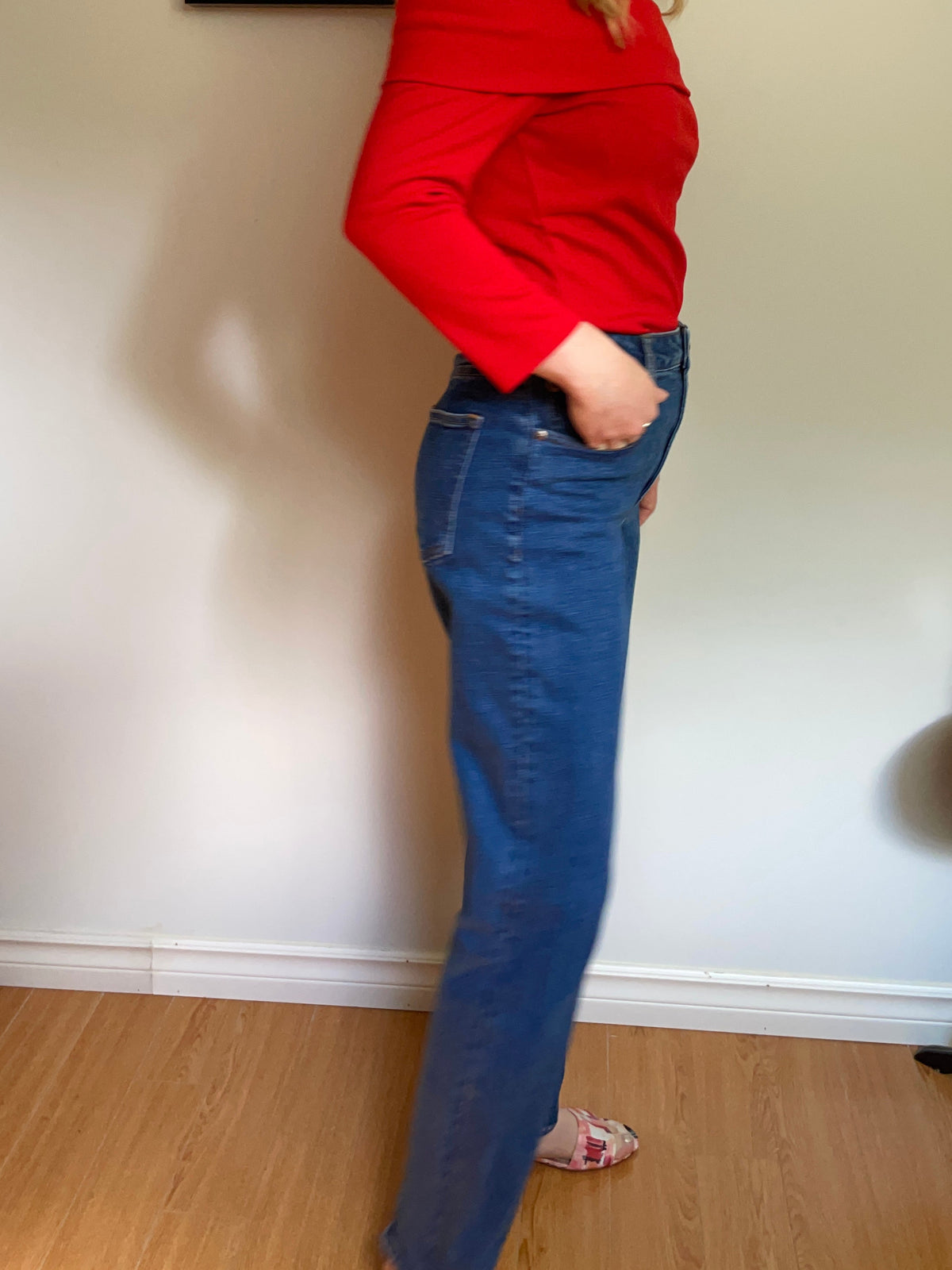 Abercrombie & Fitch Medium Wash Curve Love High Rise Mom Jeans – 27/4 Long