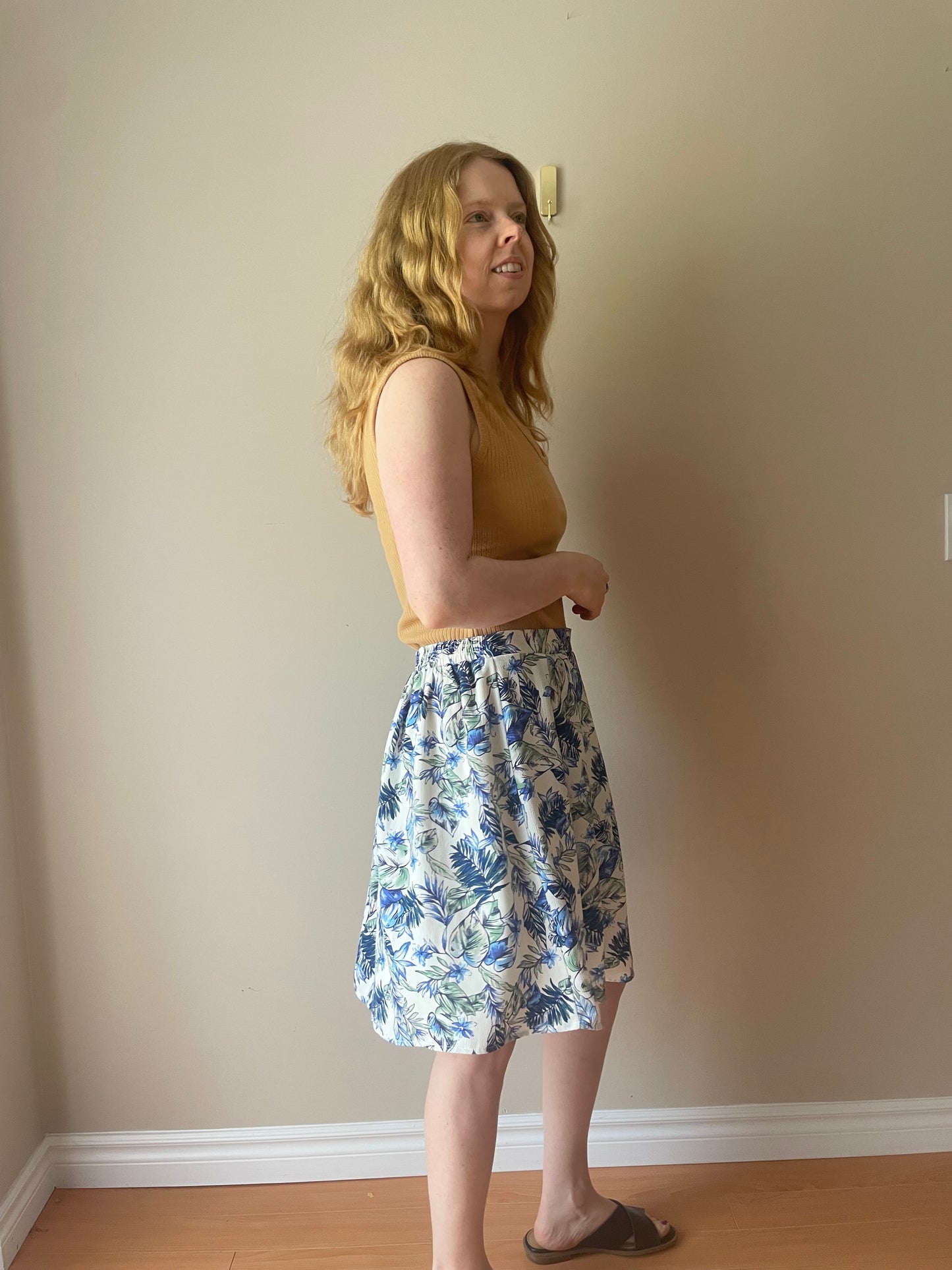 Skies Are Blue White & Blue Tropical Print Pleated Skirt – S/M