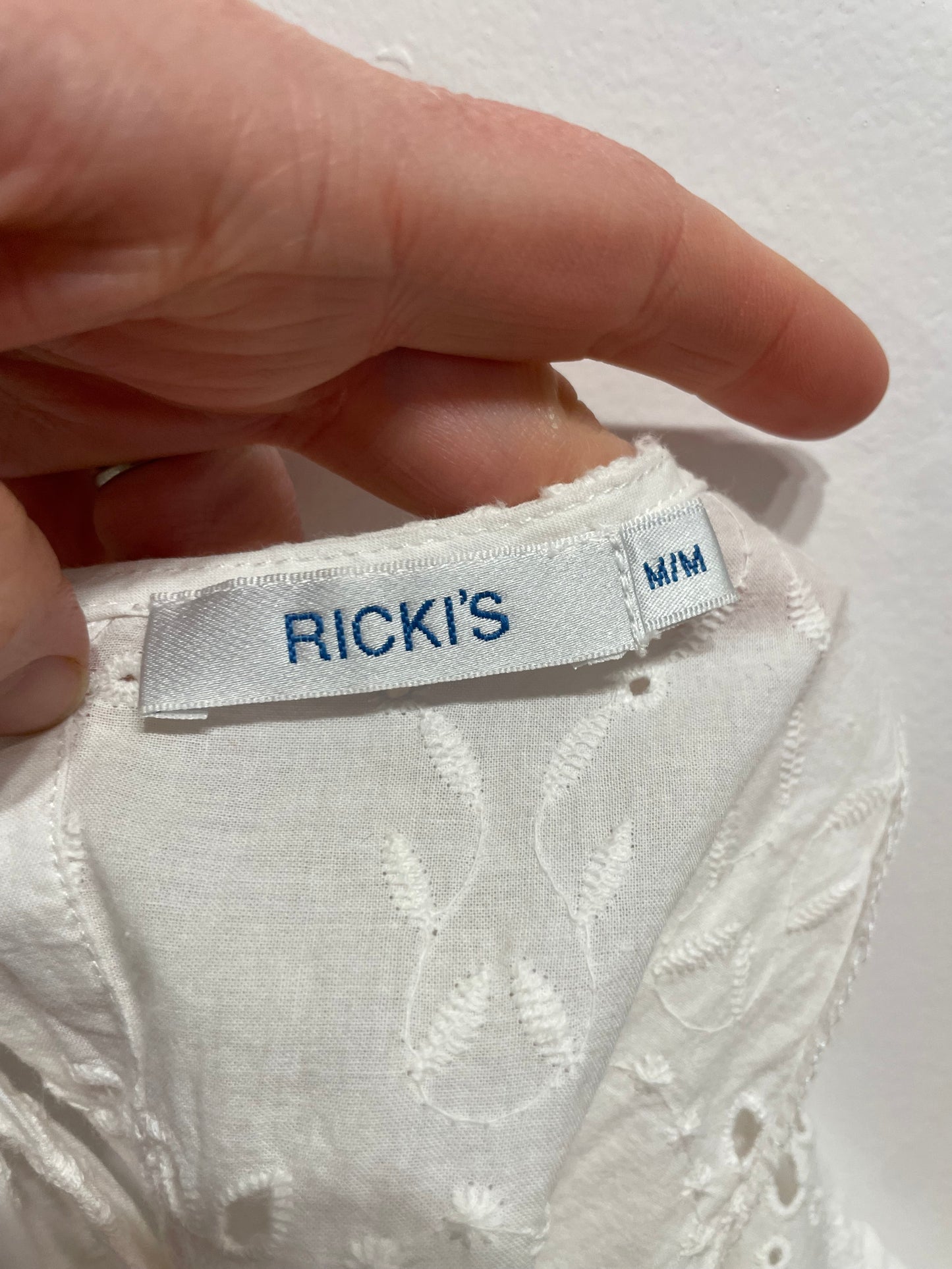 Ricki’s White Cotton Eyelet Ruffle Sleeve Button Back Top - Medium