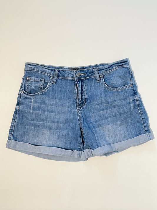 Avant Premiere Light Wash Cuffed Jean Shorts - Medium