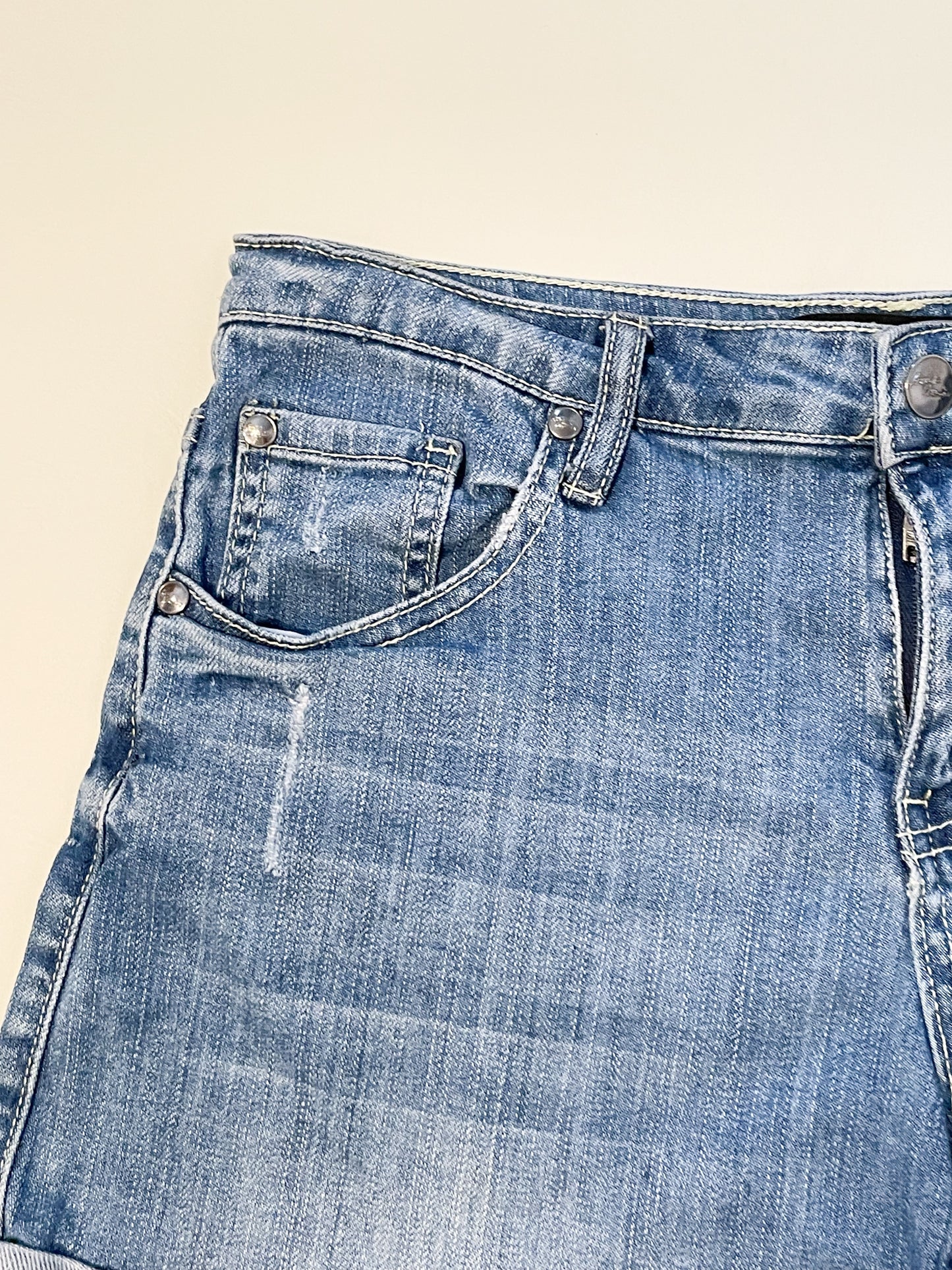 Avant Premiere Light Wash Cuffed Jean Shorts - Medium