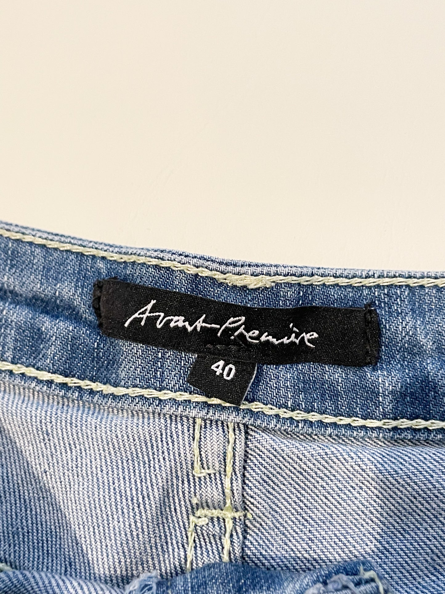 Avant Premiere Light Wash Cuffed Jean Shorts - Medium