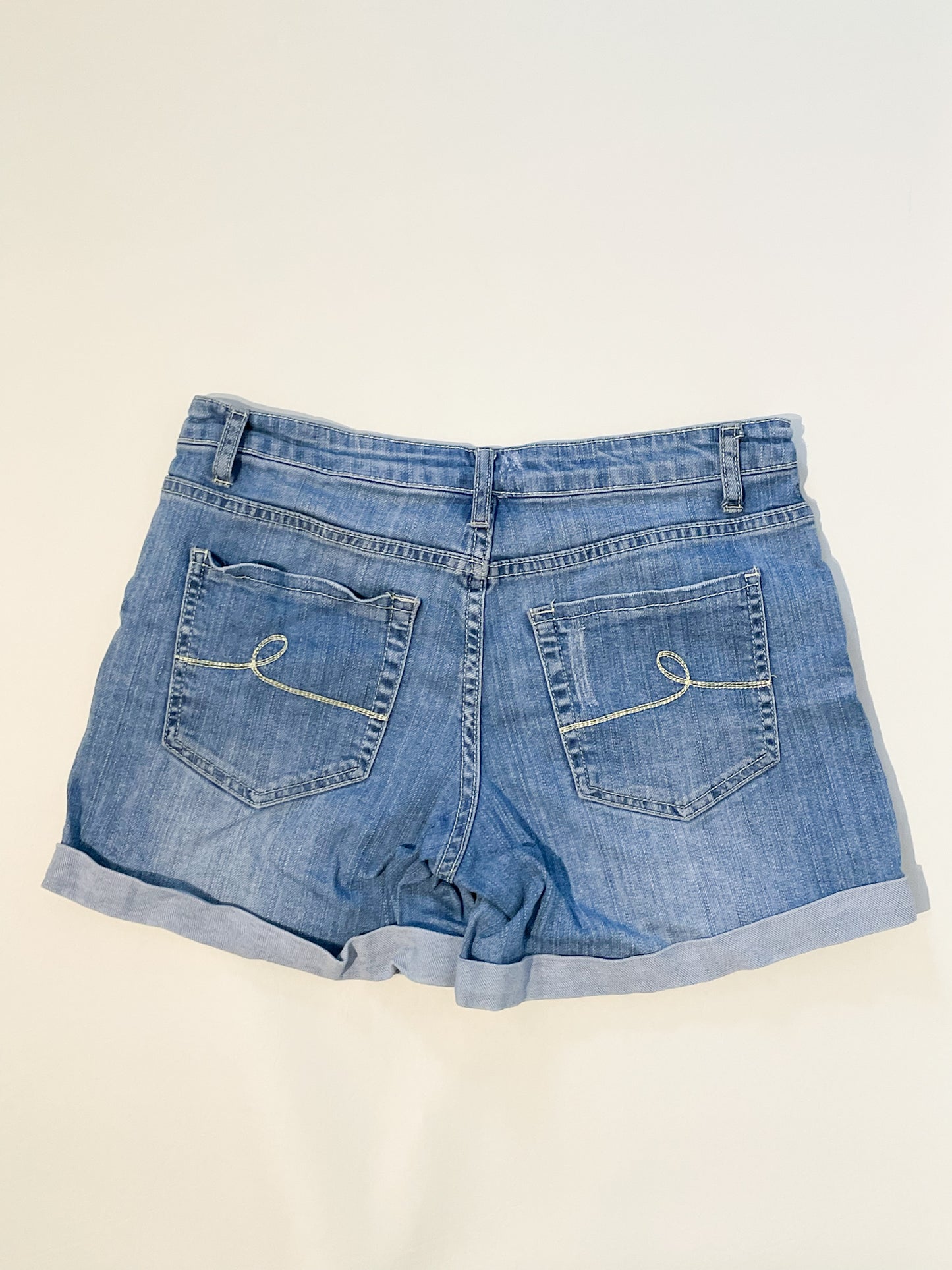Avant Premiere Light Wash Cuffed Jean Shorts - Medium