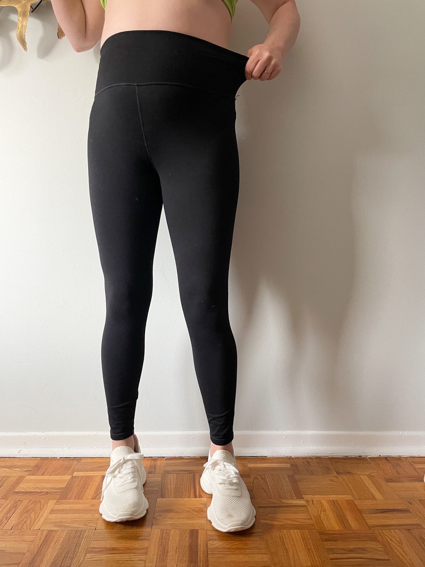 Fabletics Define PowerHold® Black High-Waisted Leggings - S/M – Le Prix  Fashion & Consulting