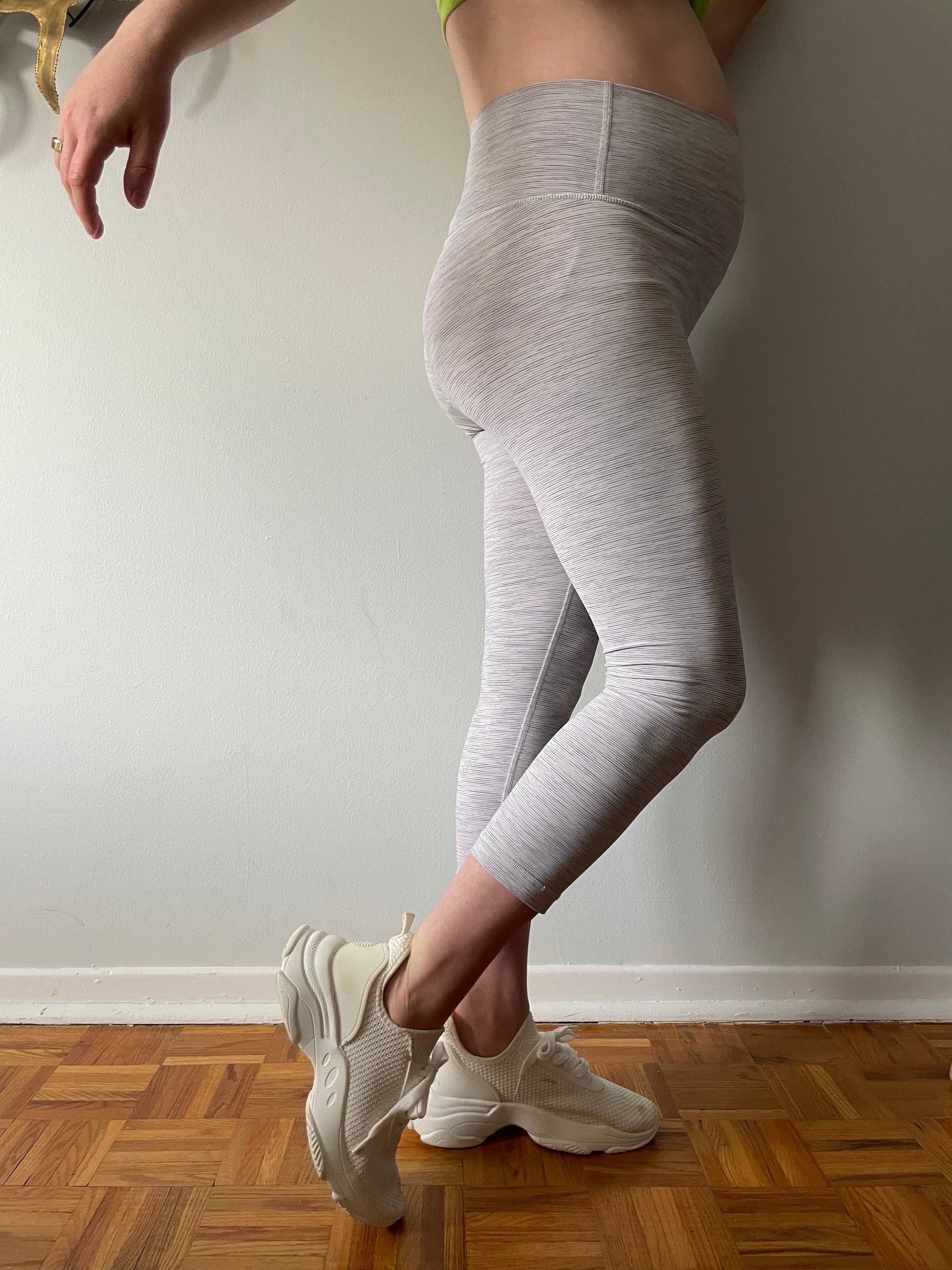 Lululemon Heathered Grey High Rise Cropped Leggings - Size 6 – Le Prix  Fashion & Consulting