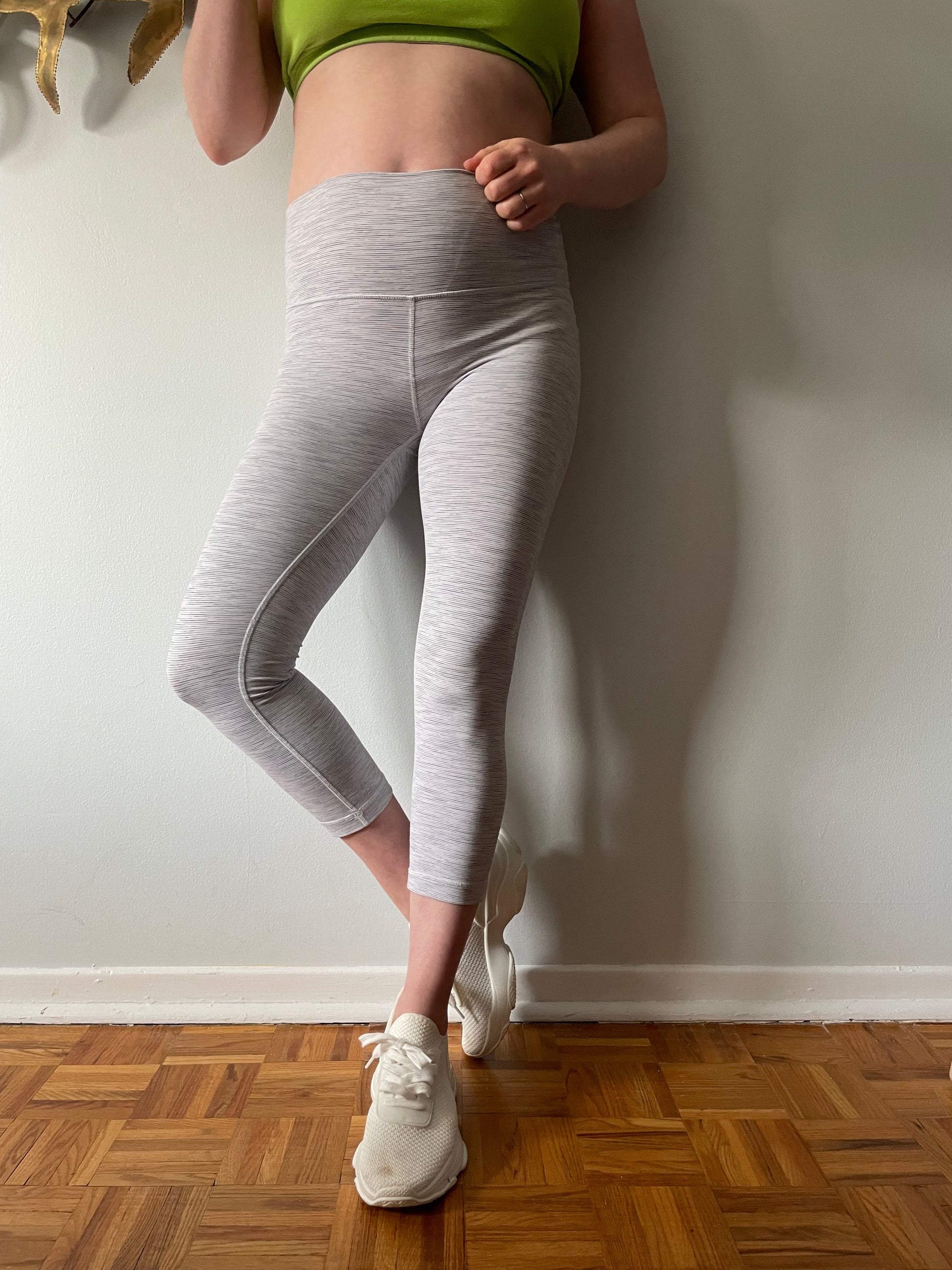 Lululemon Heathered Grey High Rise Cropped Leggings - Size 6 – Le Prix  Fashion & Consulting