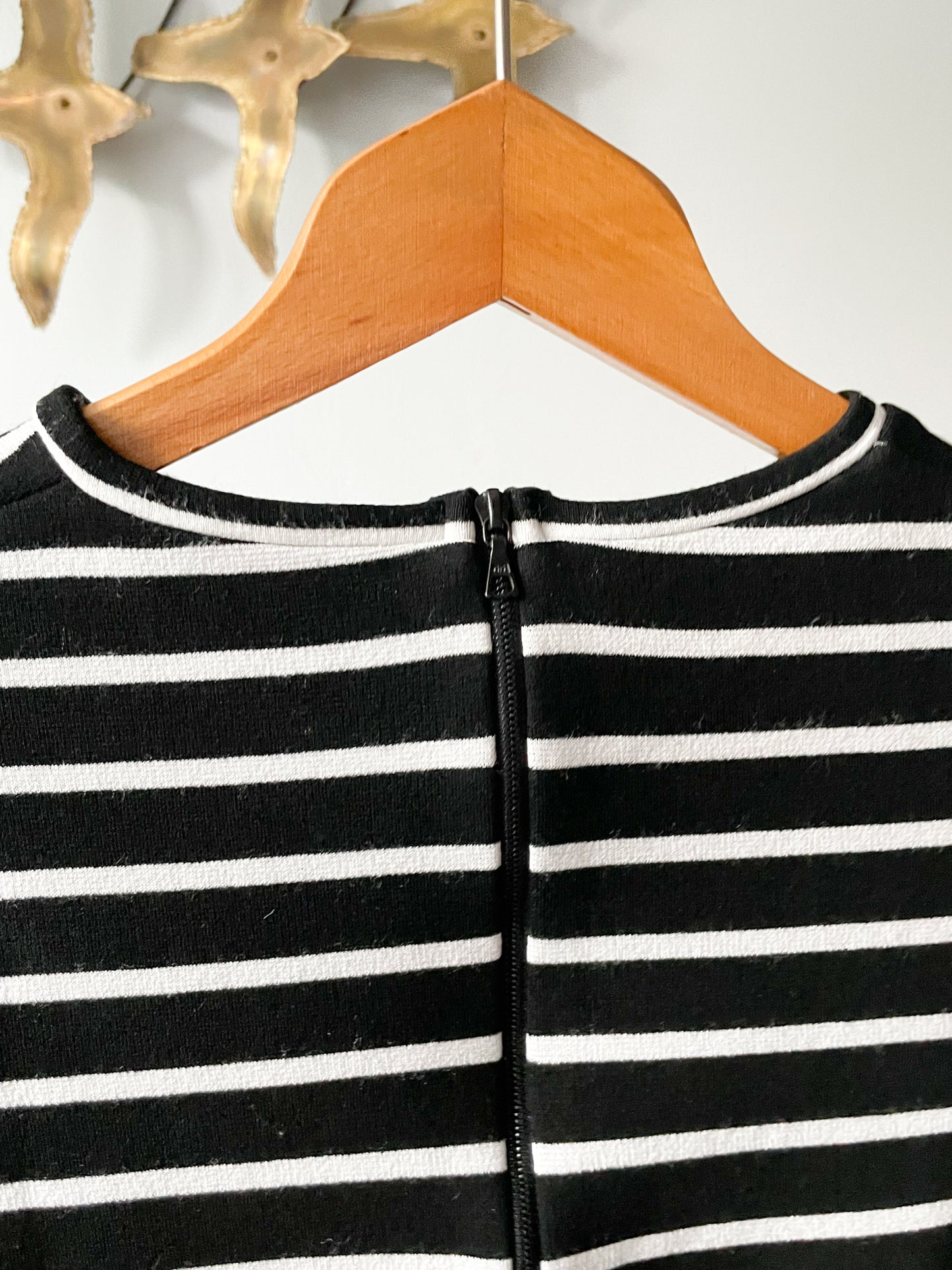 Judith & Charles Black Stripe Half Sleeve Cropped Knit Top - XS/S