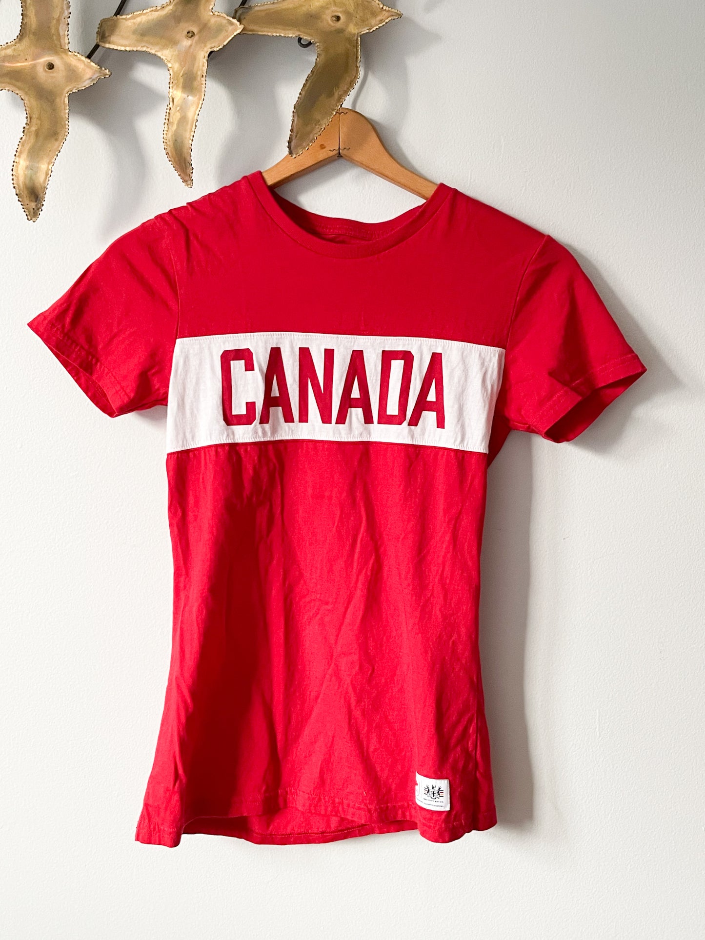 Hudson's Bay Co. Red Canada Cotton Stretch T-Shirt - Small