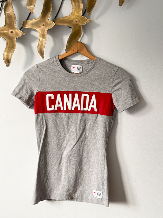 Hudson's Bay Co. Grey Canada Cotton Stretch T-Shirt - Small