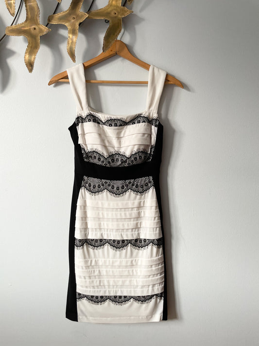 Jax White Black Colour Block Eyelash Lace Sheath Dress - Size 2