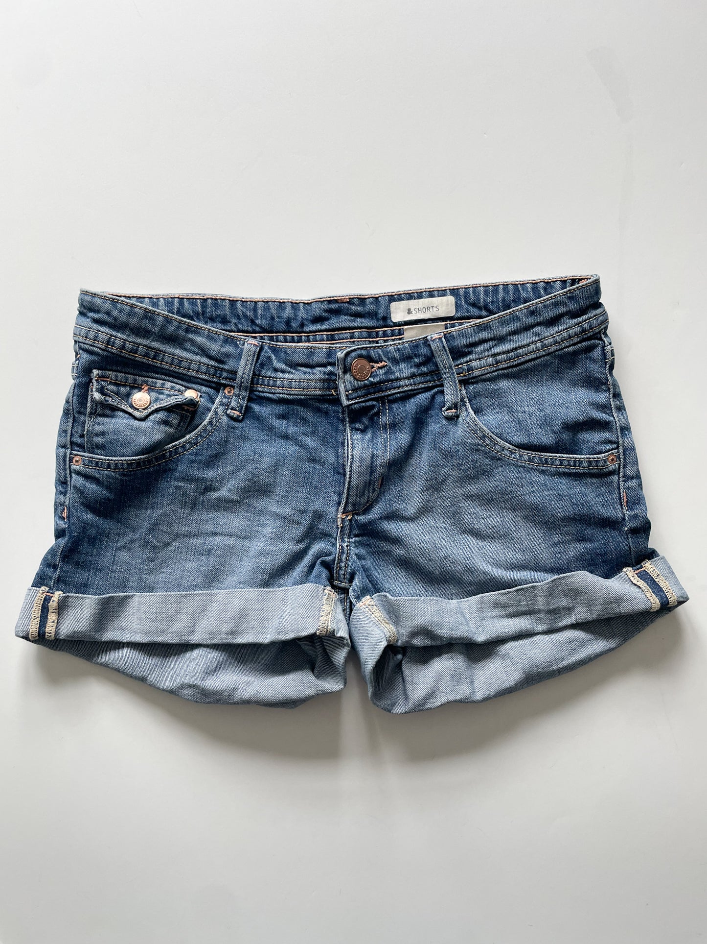  Shorts Light Wash Cuffed Denim Low Rise 3 Shorts - Size 8 – Le