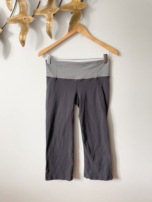 Lululemon Grey Two Toned Mid Rise Cropped Workout Straight Leg Capri Pants - Size 6