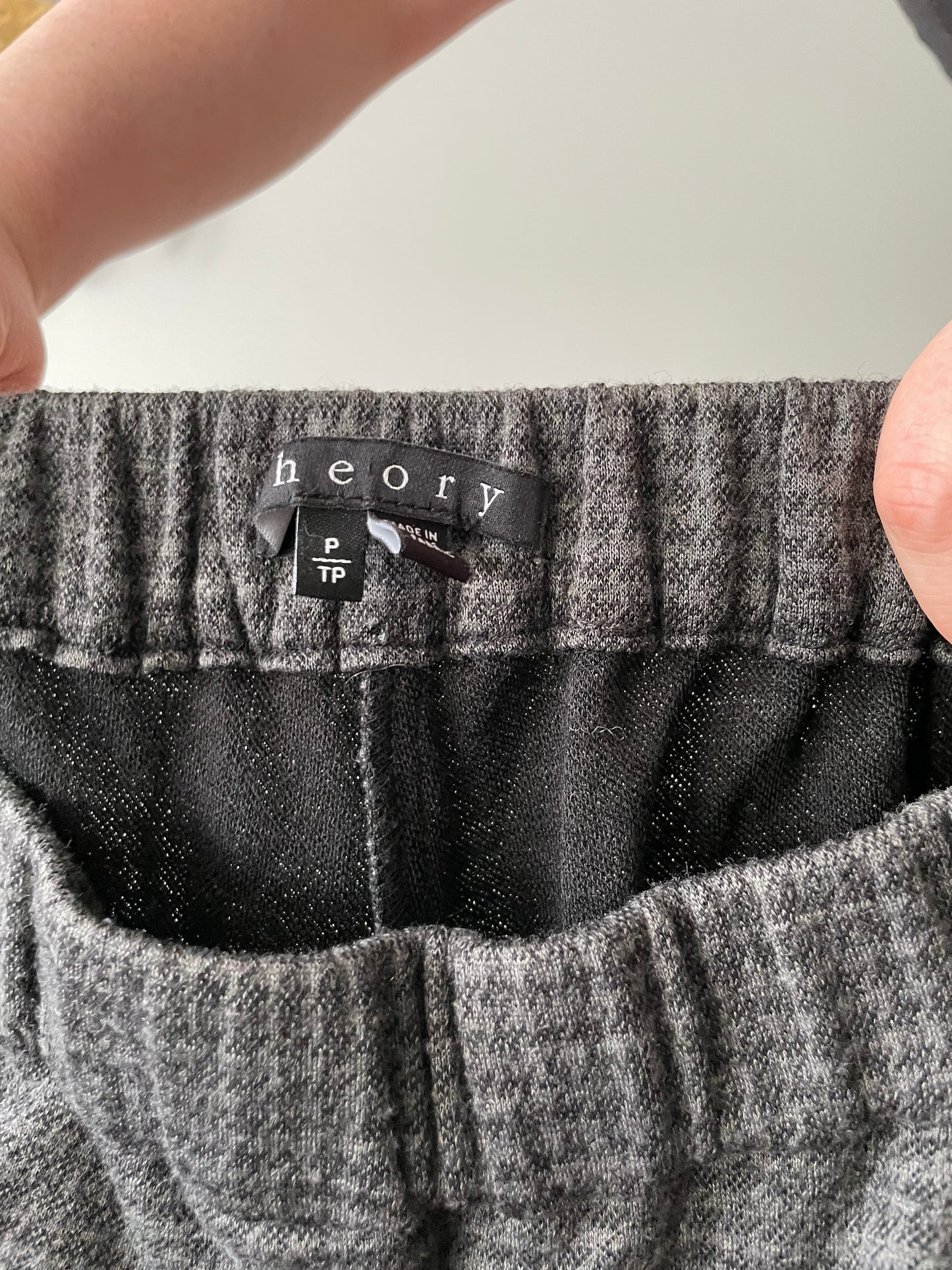 Theory Grey Slim Cropped High Rise Pull-On Pant in Wool Flannel - Size XS/S
